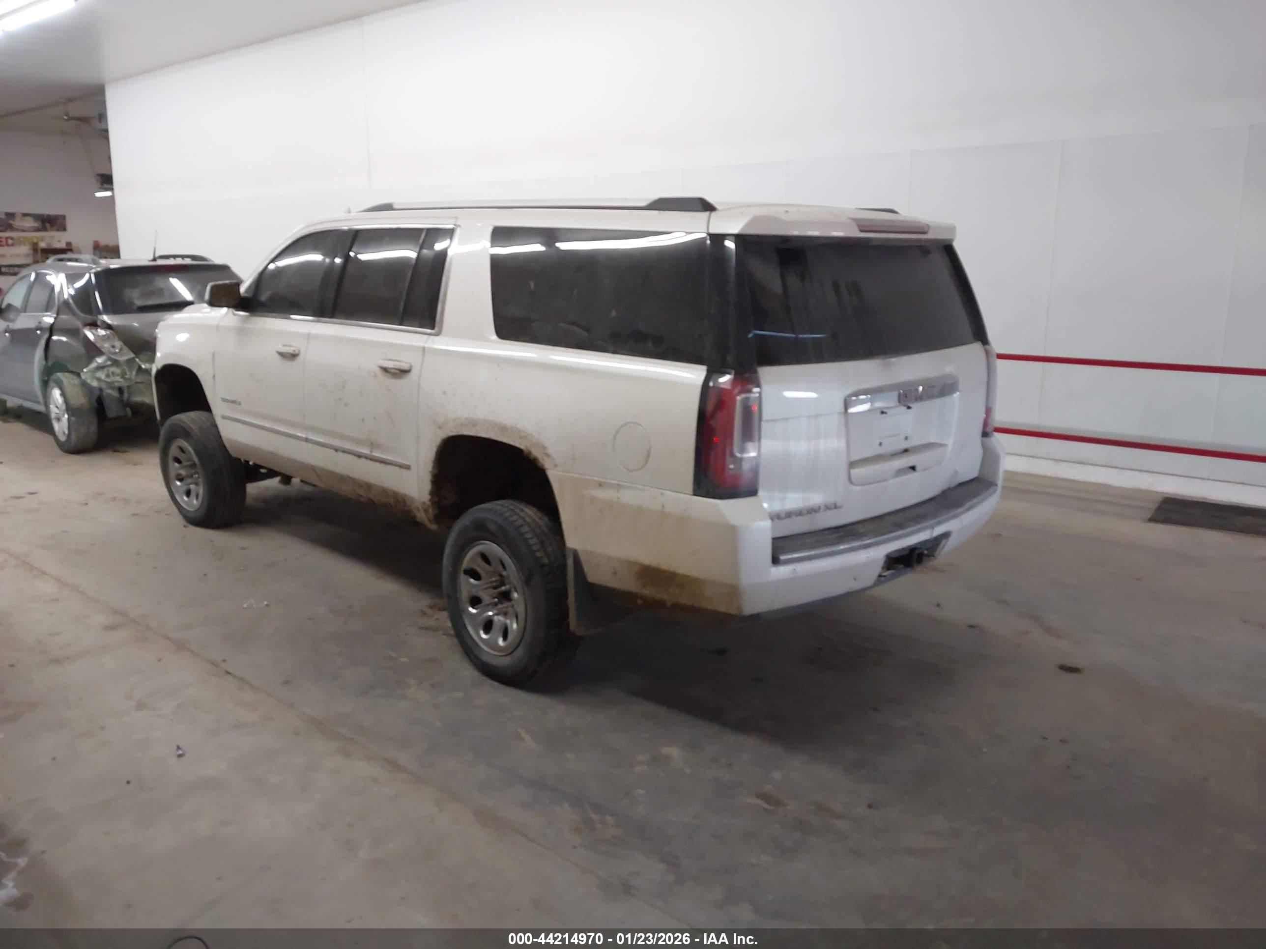 GMC YUKON image 3