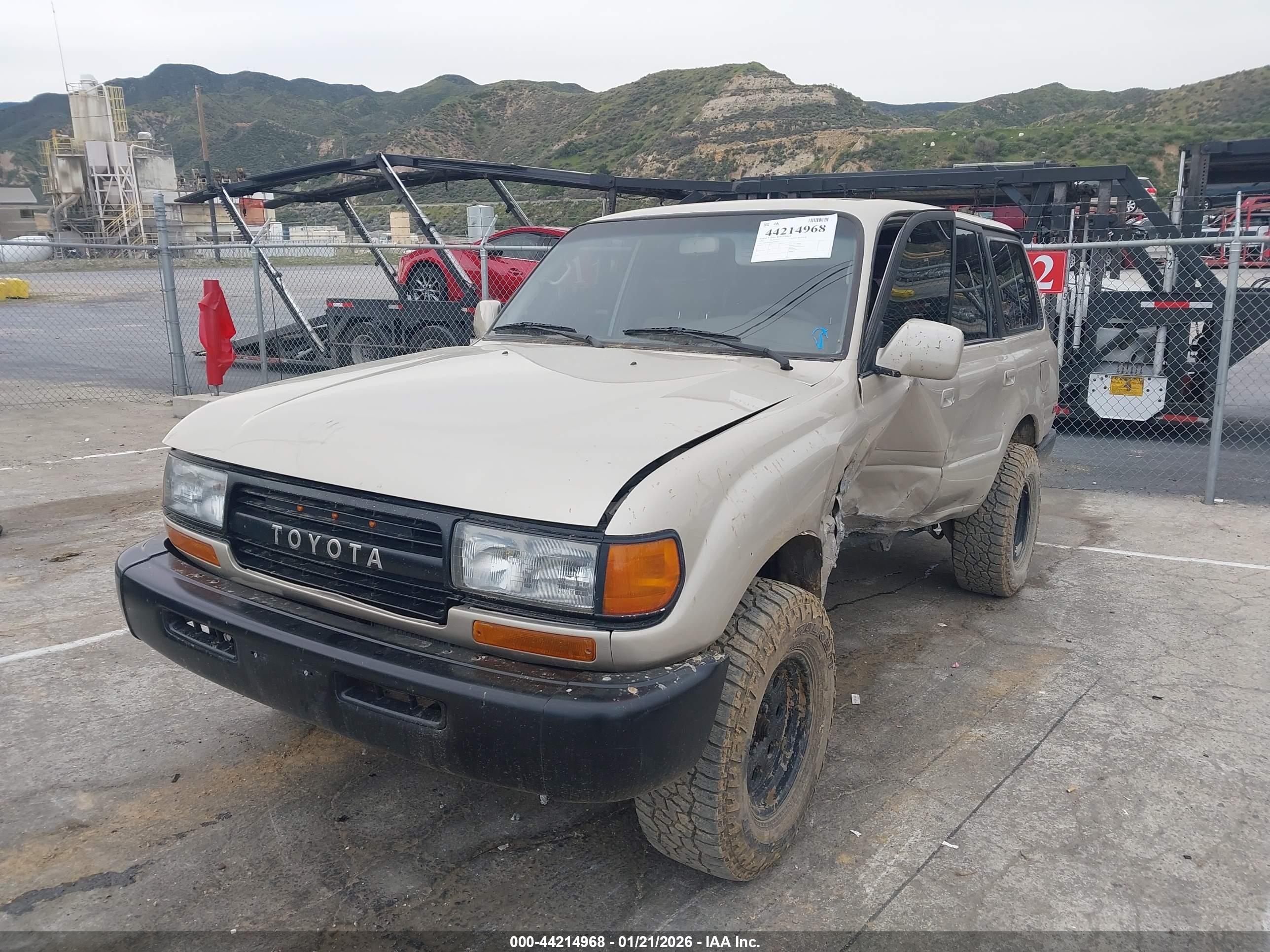TOYOTA LAND image 2
