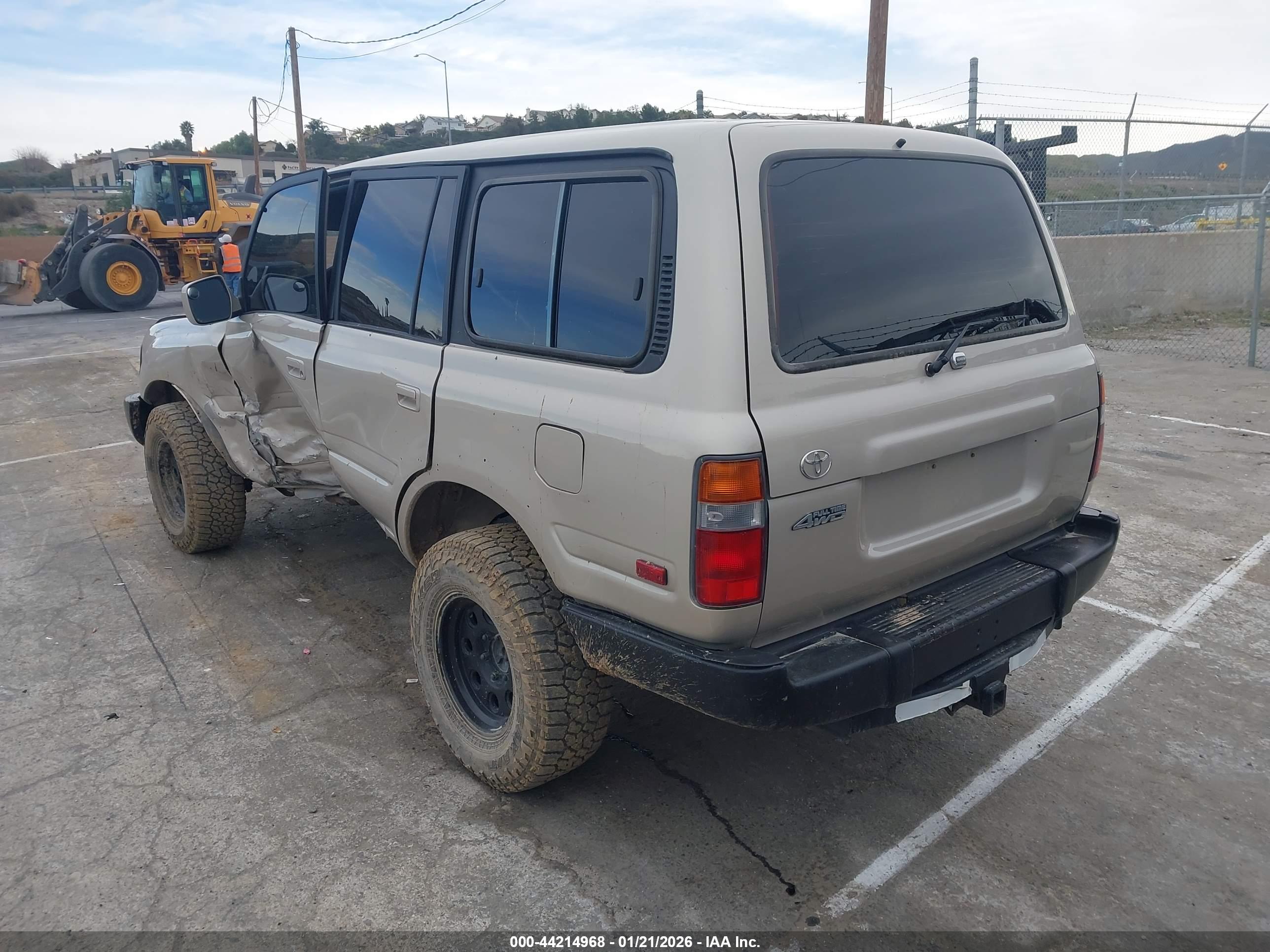 TOYOTA LAND image 3