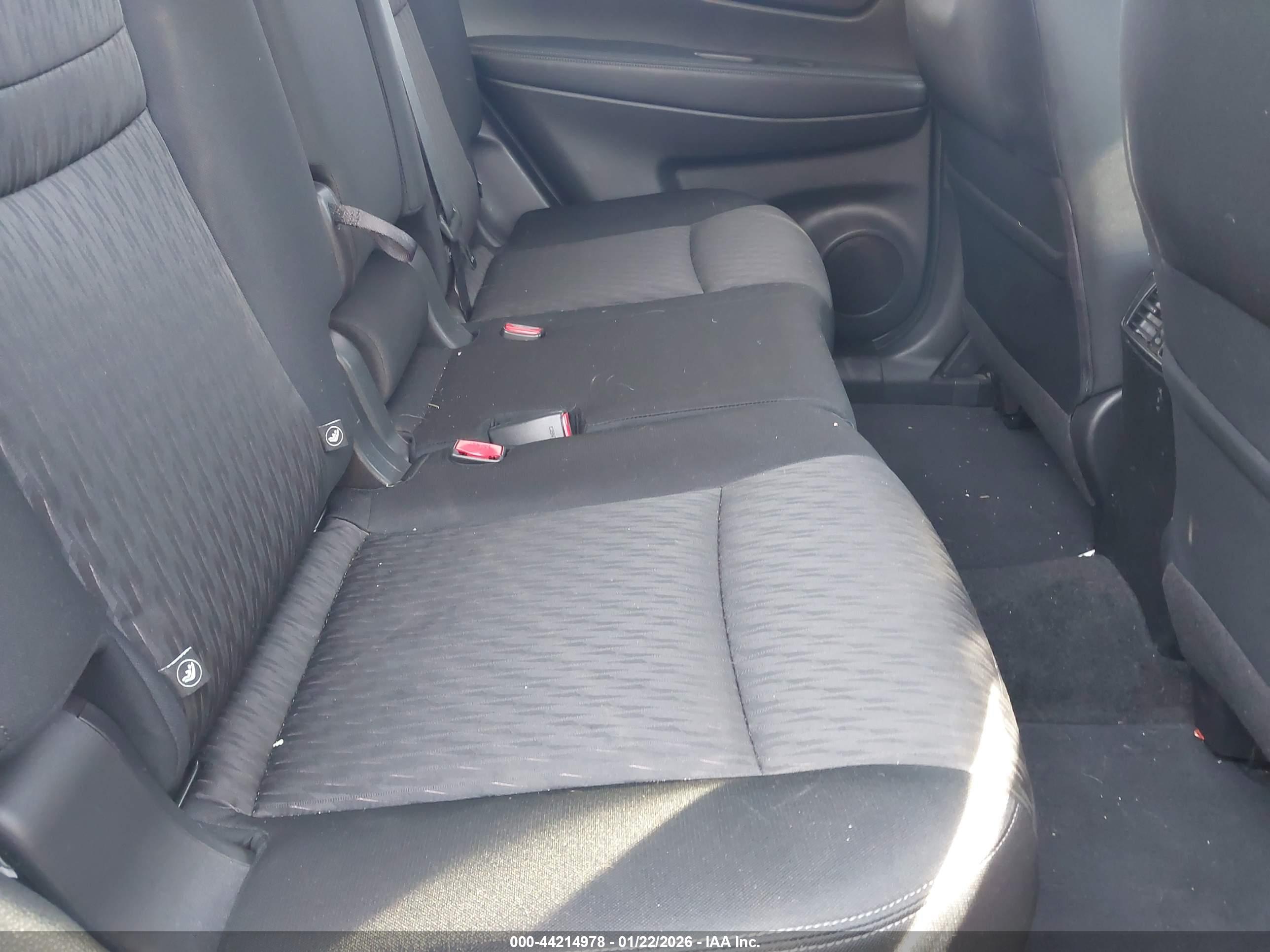 NISSAN ROGUE image 8