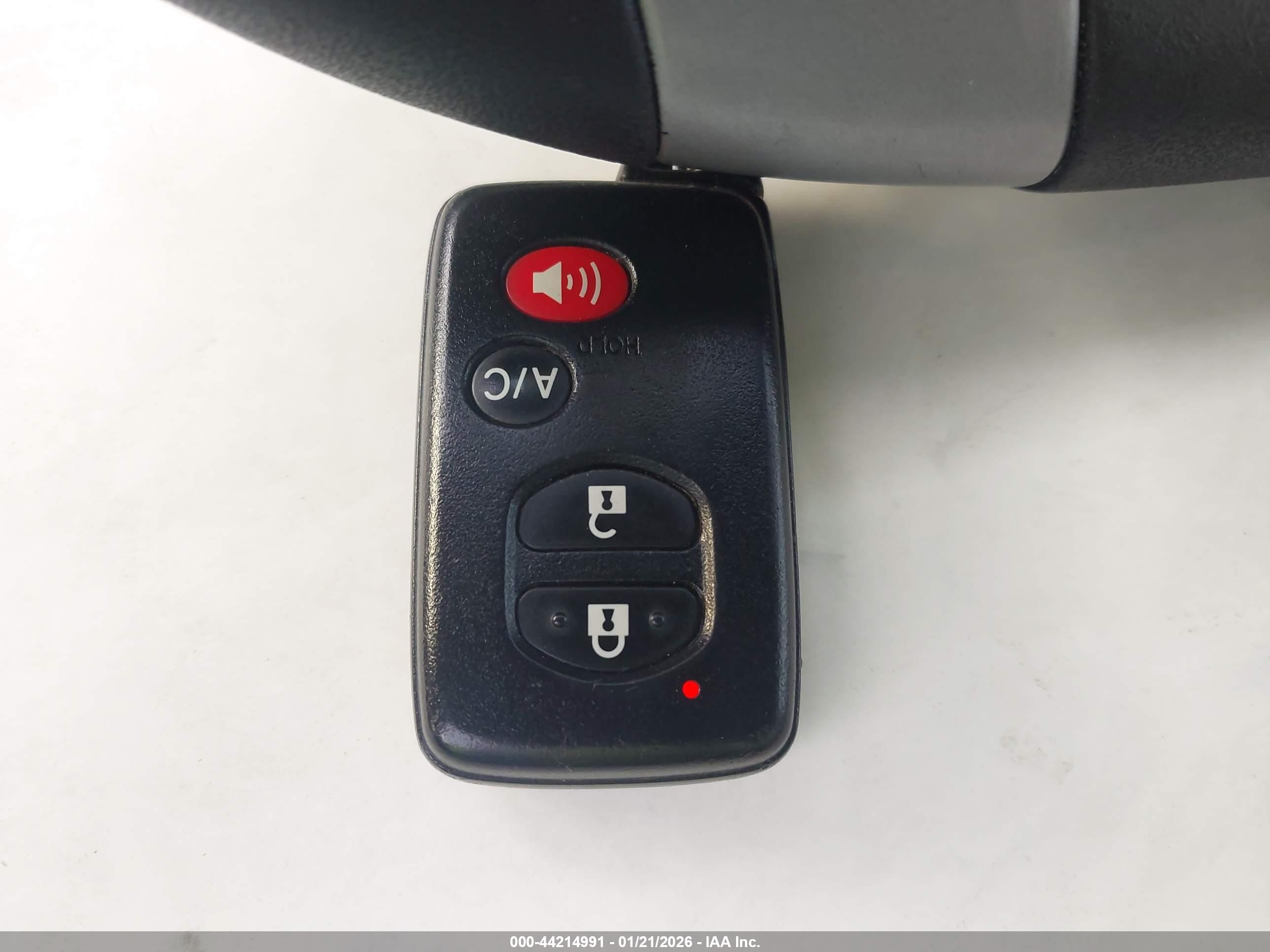 TOYOTA PRIUS image 11