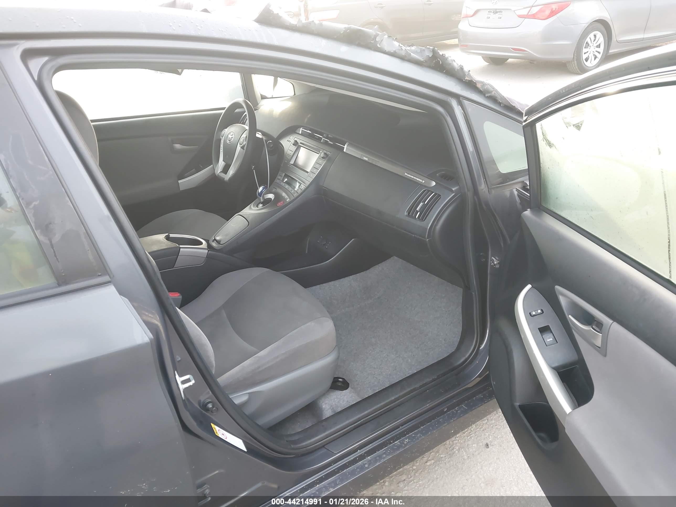 TOYOTA PRIUS image 5