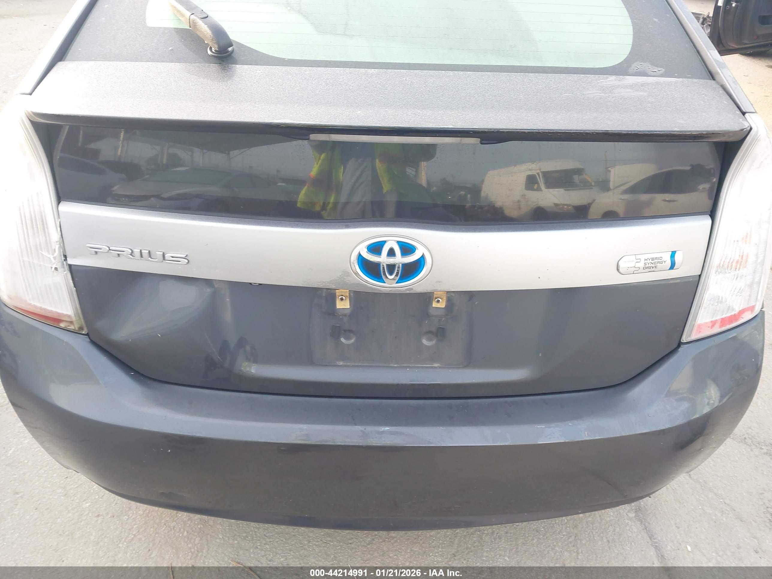 TOYOTA PRIUS image 6