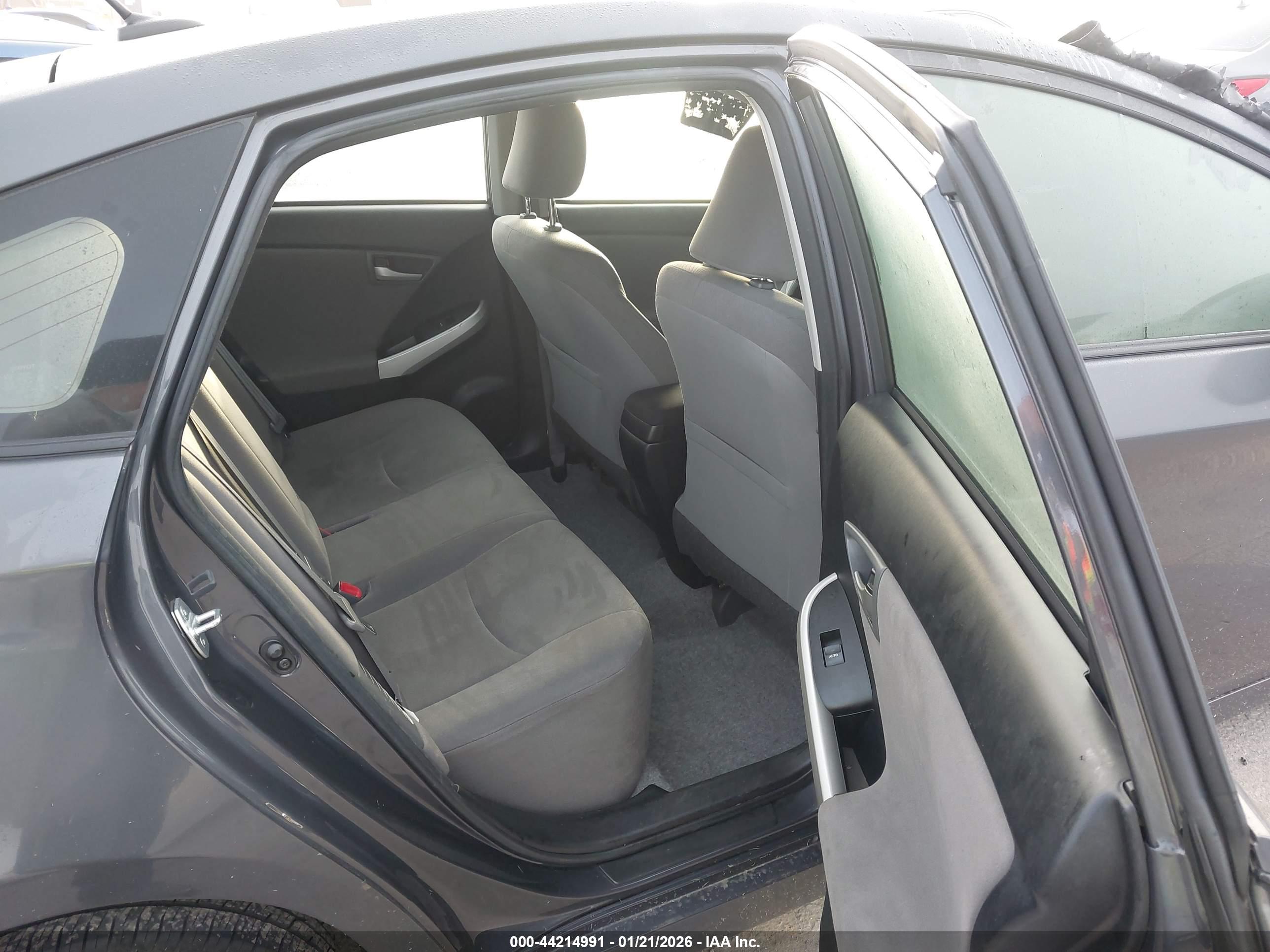 TOYOTA PRIUS image 8