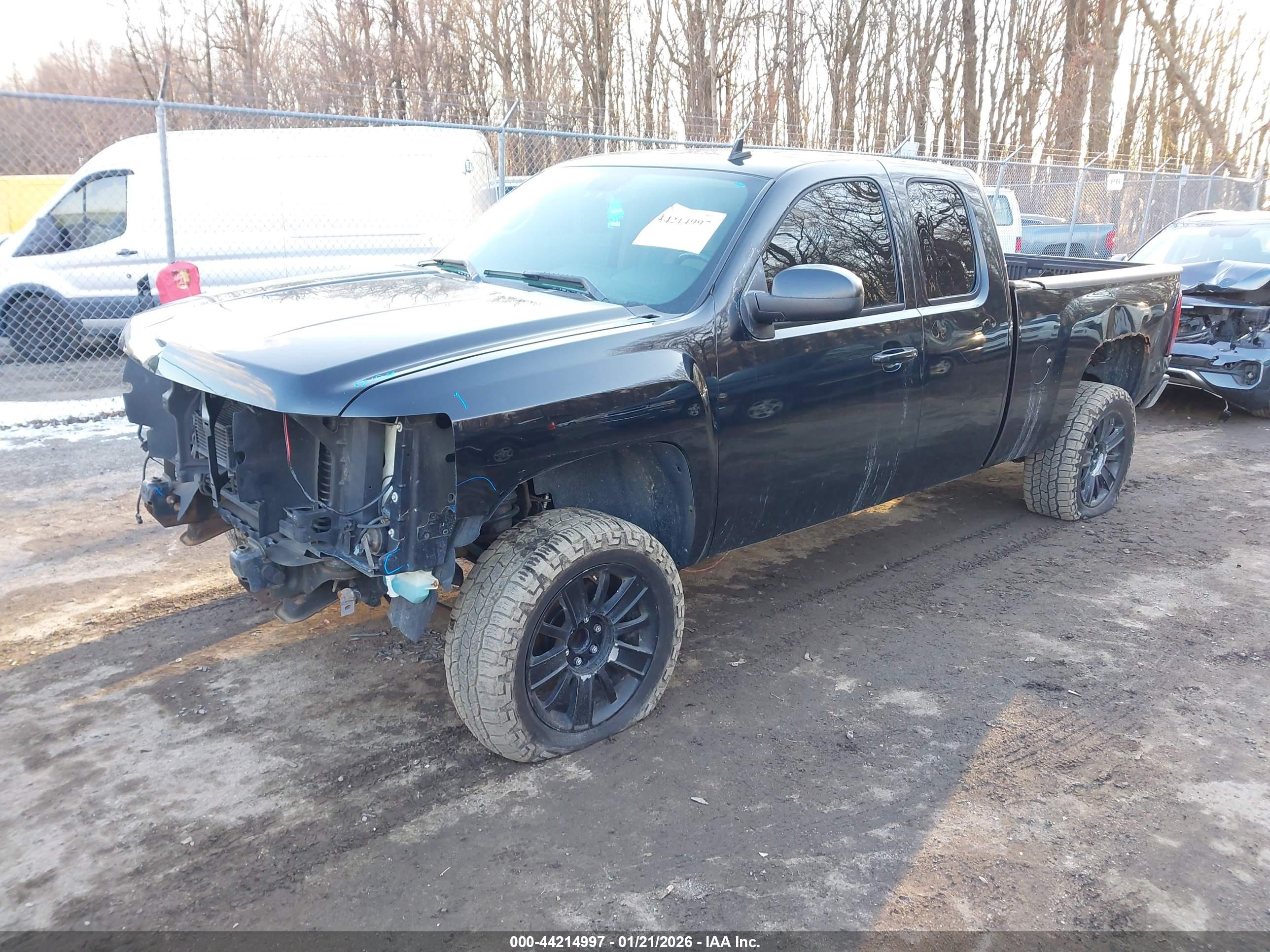 CHEVROLET SILVERADO image 2