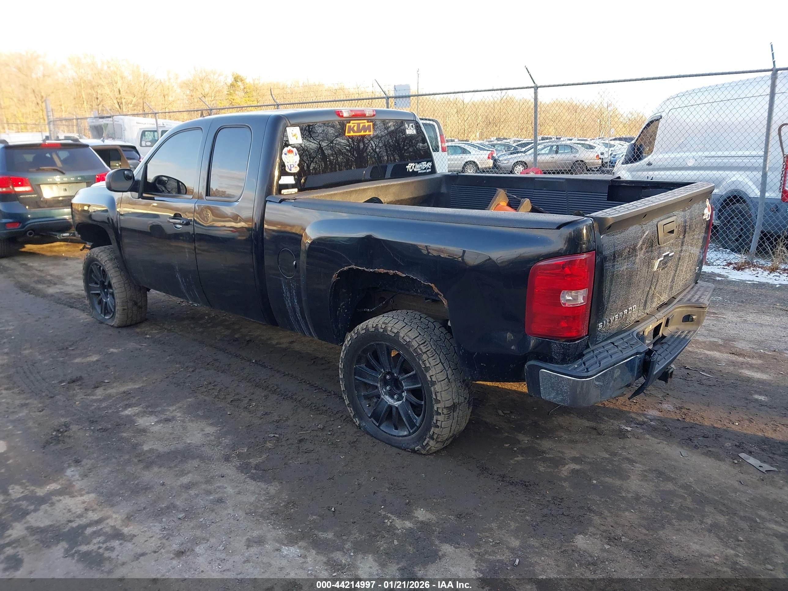 CHEVROLET SILVERADO image 3