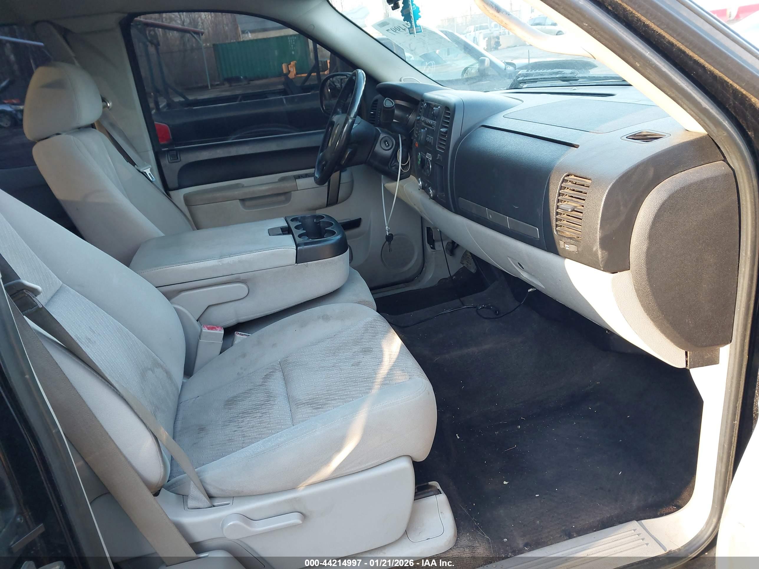 CHEVROLET SILVERADO image 5