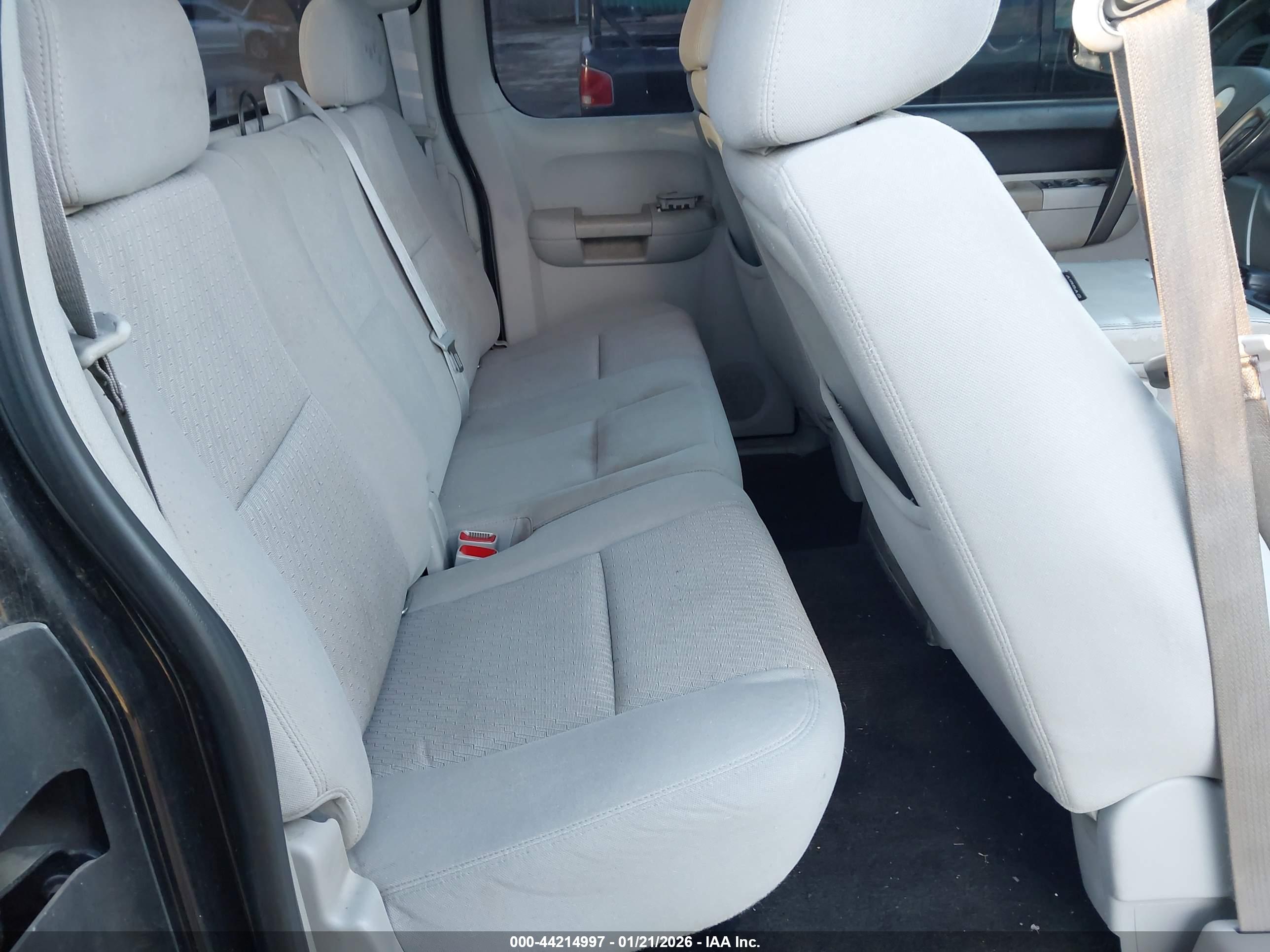 CHEVROLET SILVERADO image 8