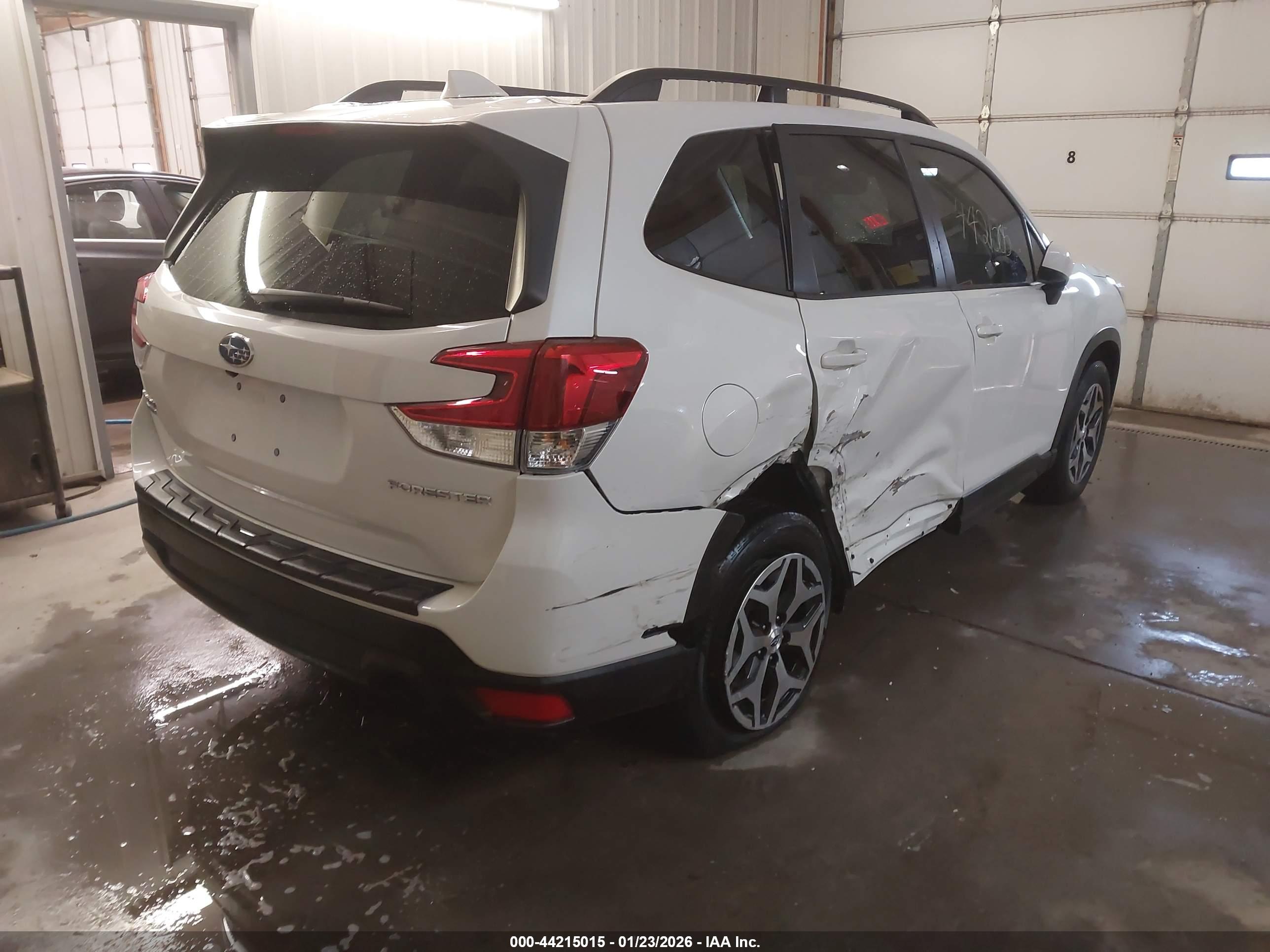 SUBARU FORESTER image 4