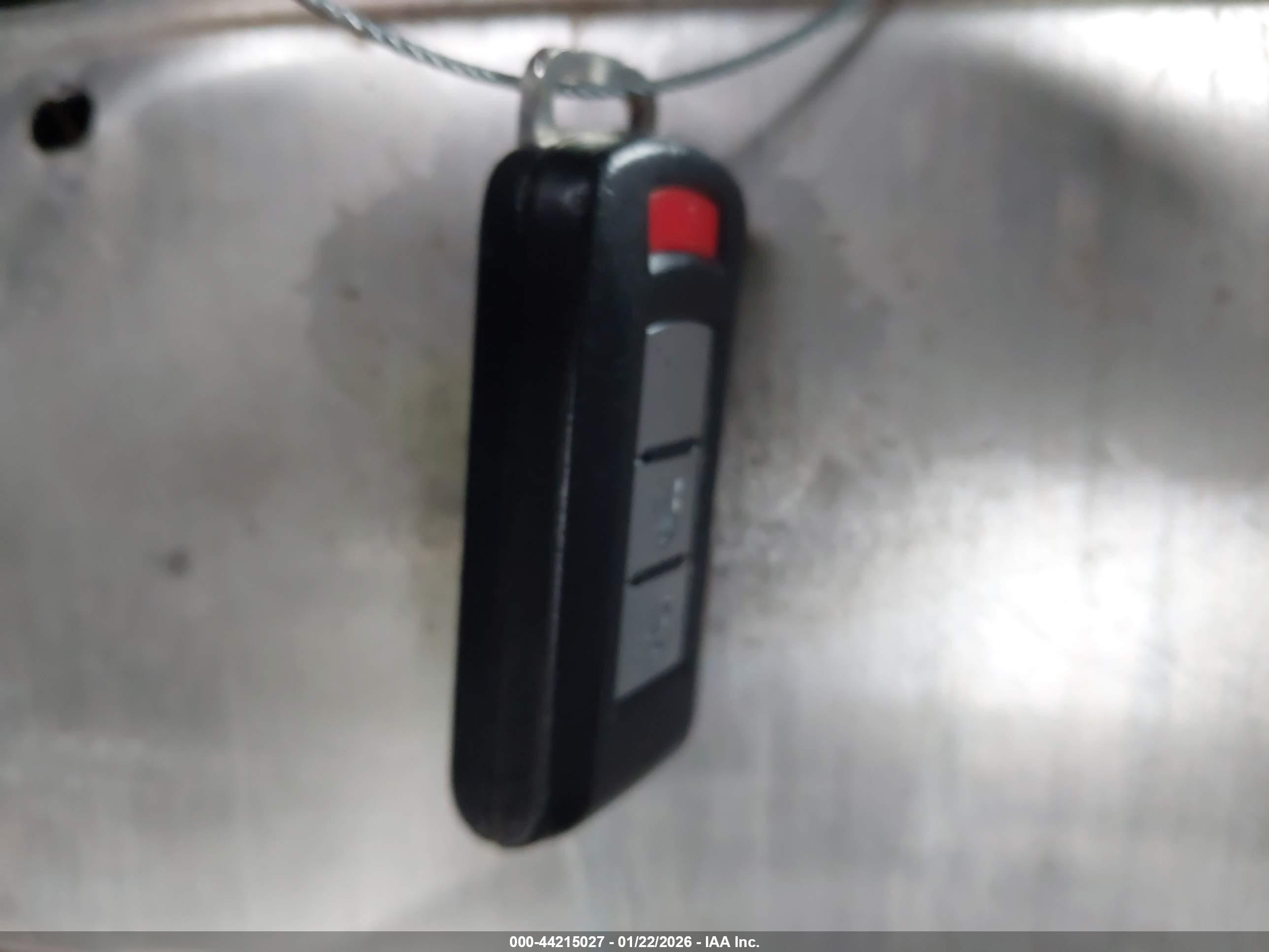 MITSUBISHI OUTLANDER image 11
