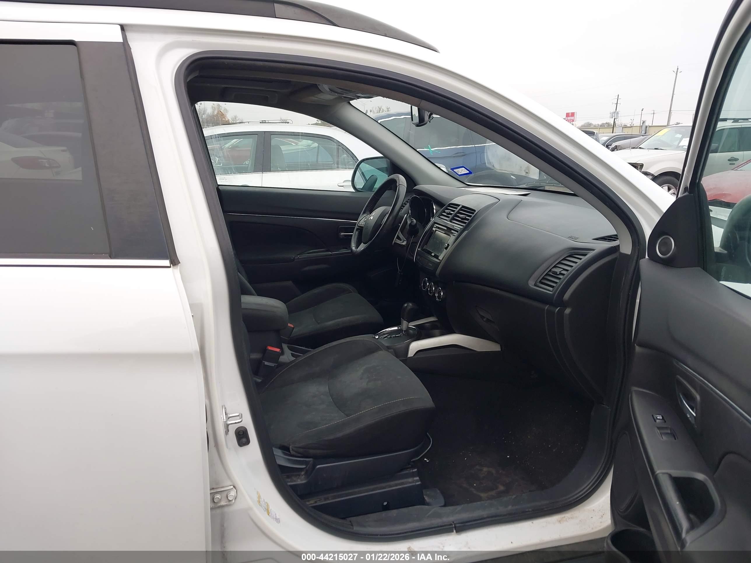 MITSUBISHI OUTLANDER image 5