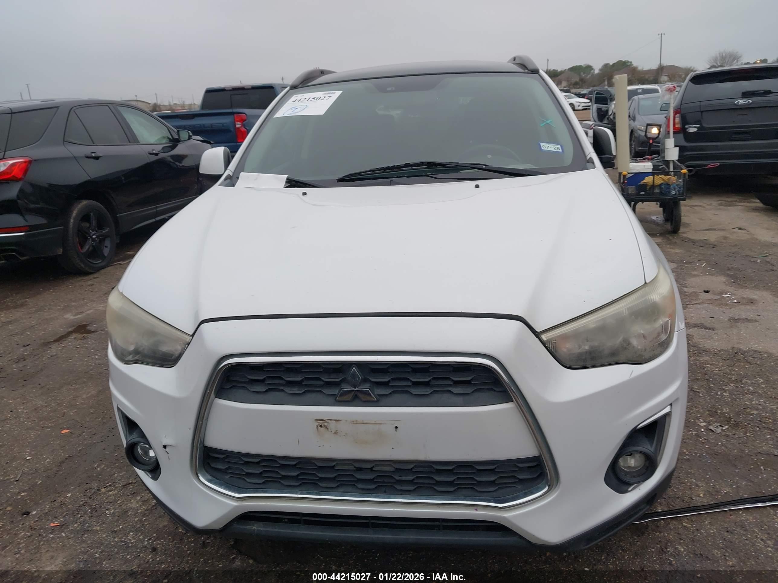 MITSUBISHI OUTLANDER image 6