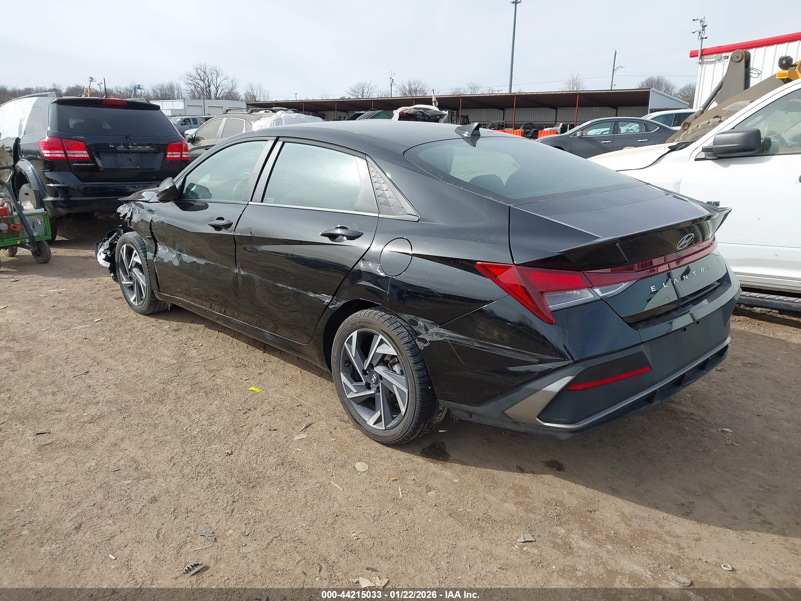 HYUNDAI ELANTRA image 3