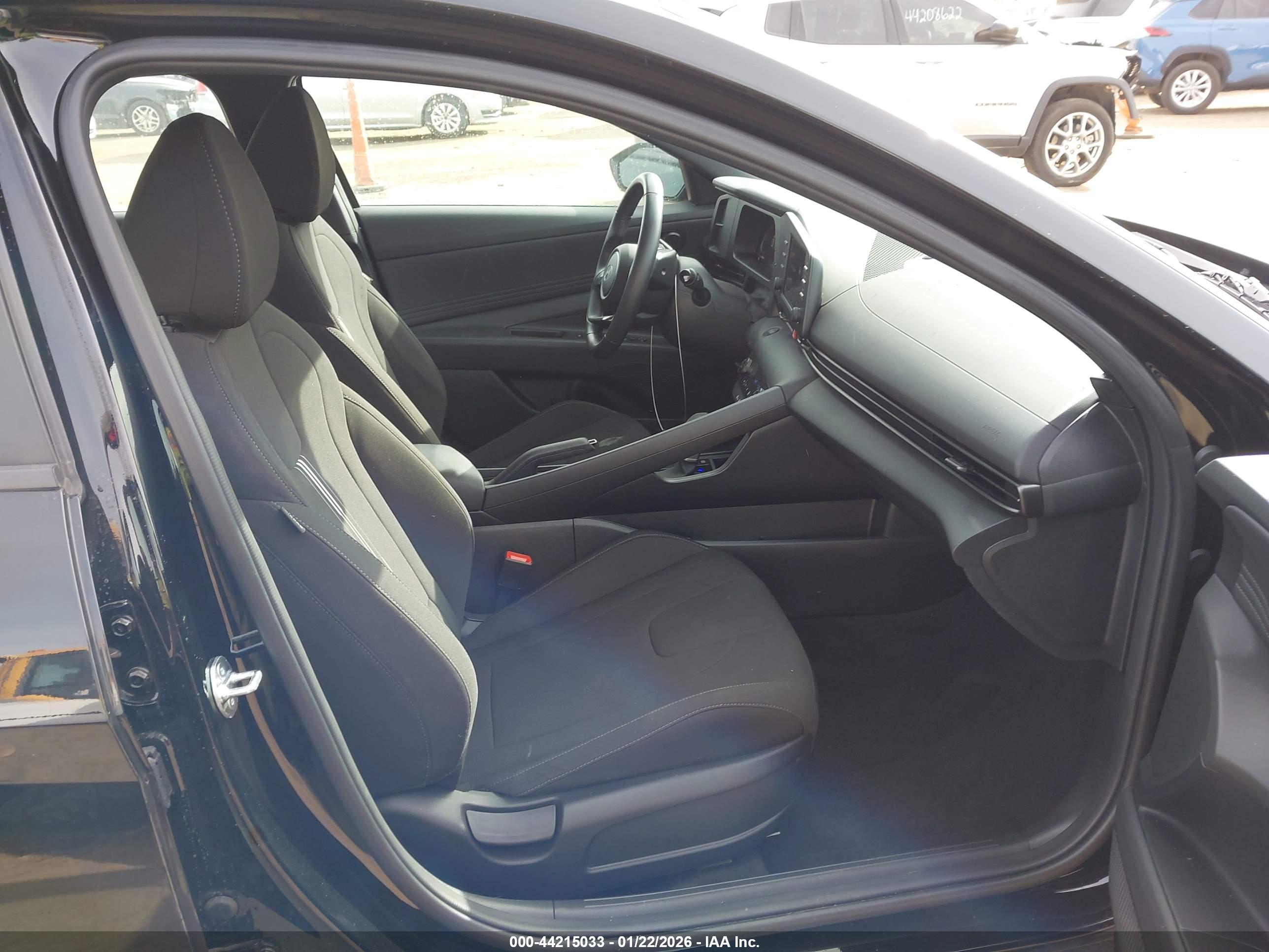 HYUNDAI ELANTRA image 5