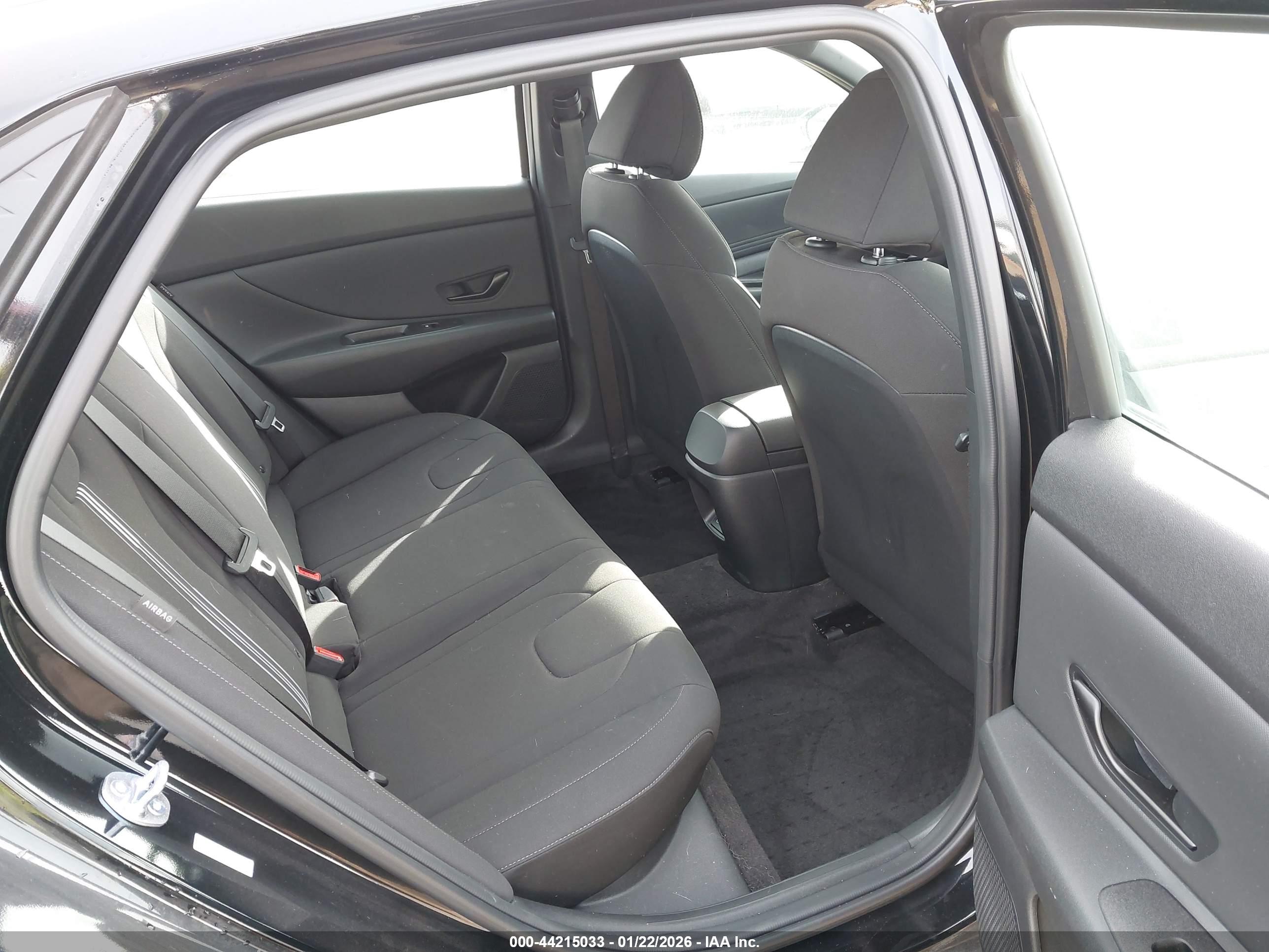 HYUNDAI ELANTRA image 8