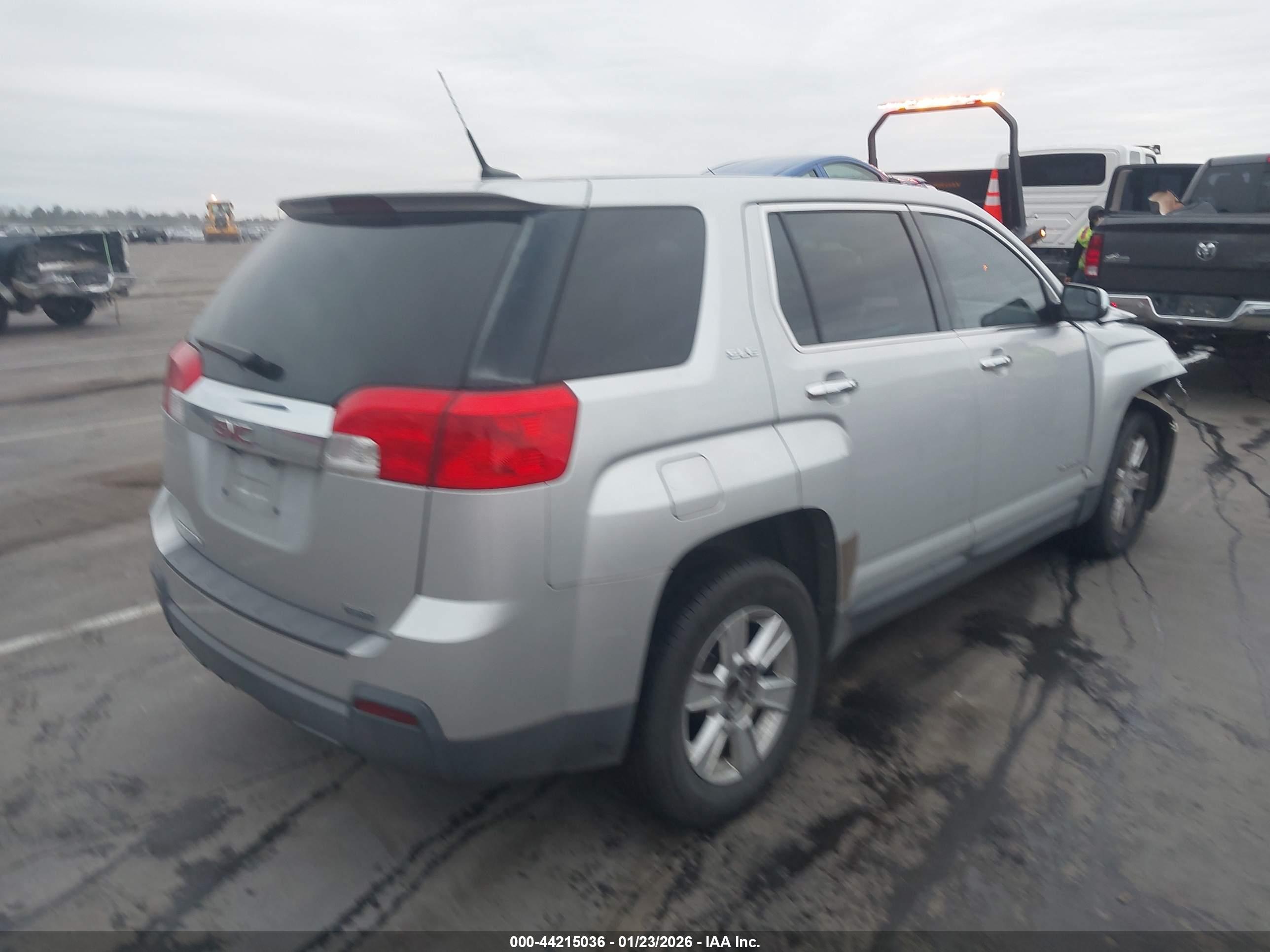 GMC TERRAIN image 4