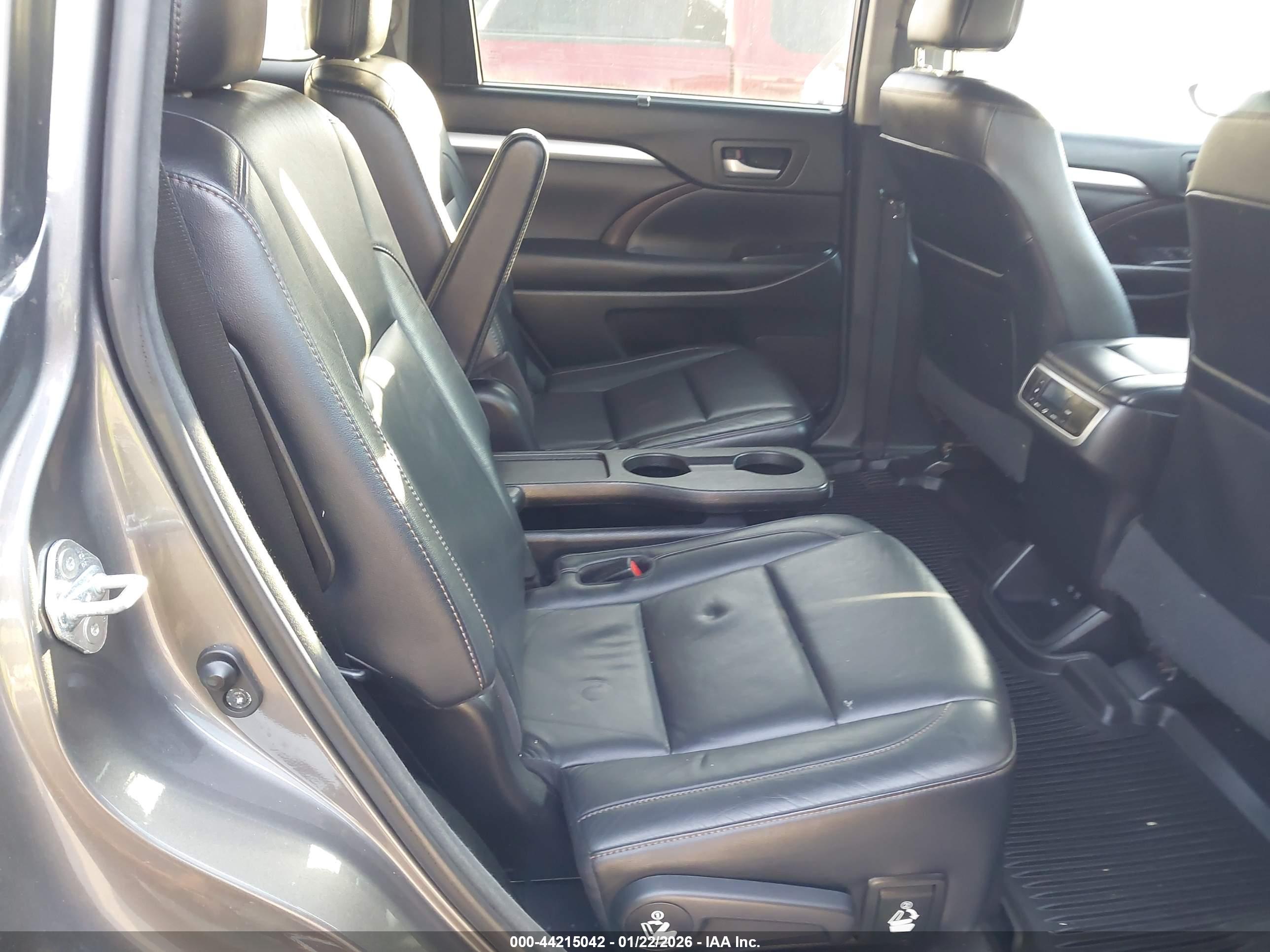 TOYOTA HIGHLANDER image 8