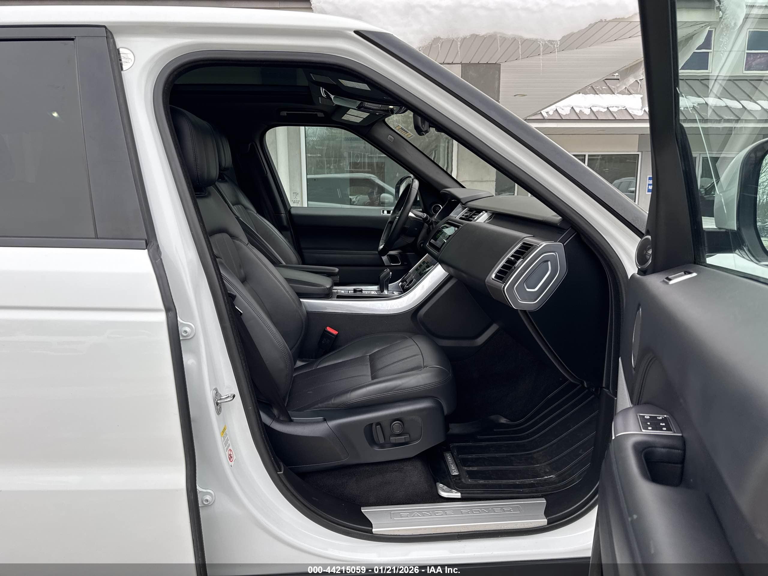 LAND ROVER image 5