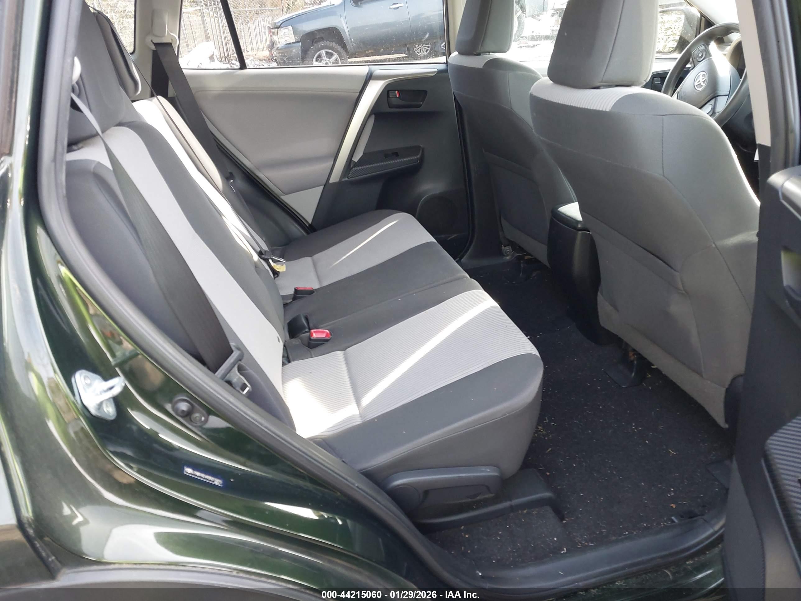 TOYOTA RAV4 image 8