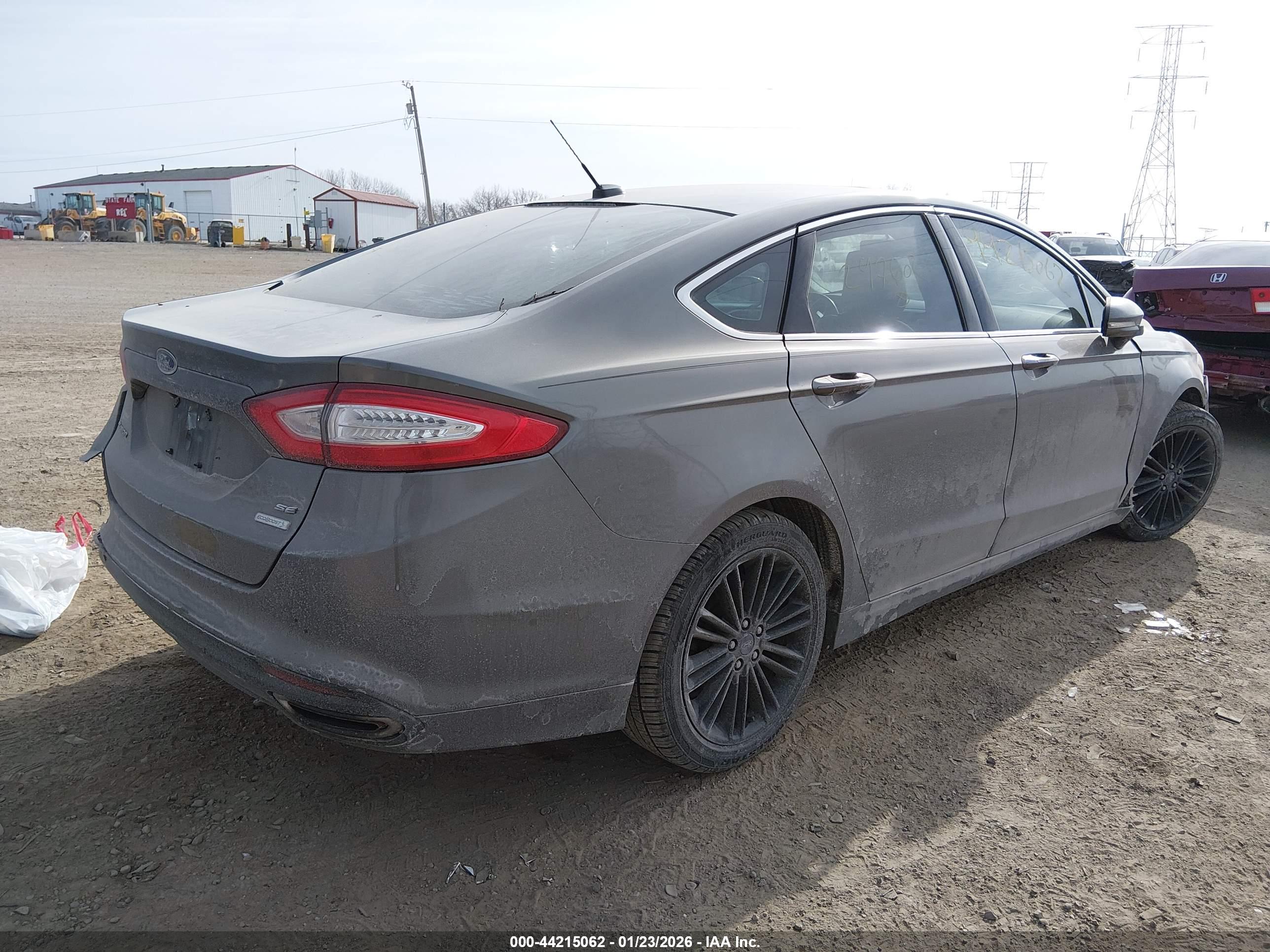 FORD FUSION image 4