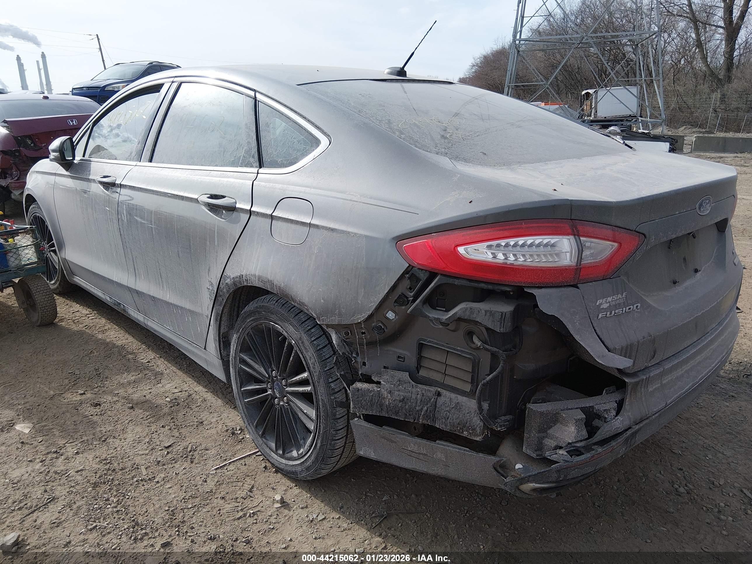 FORD FUSION image 6