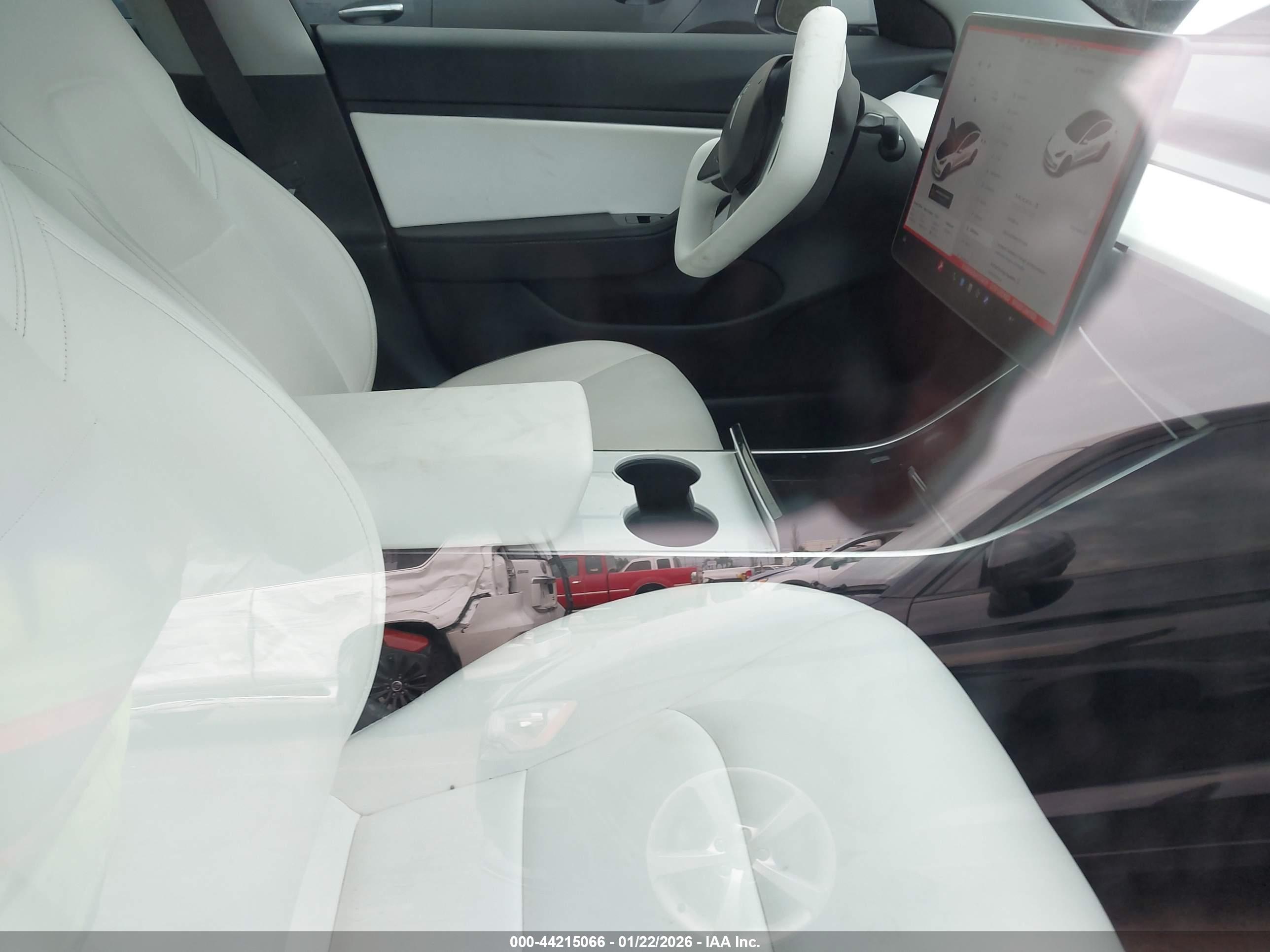 TESLA MODEL image 5