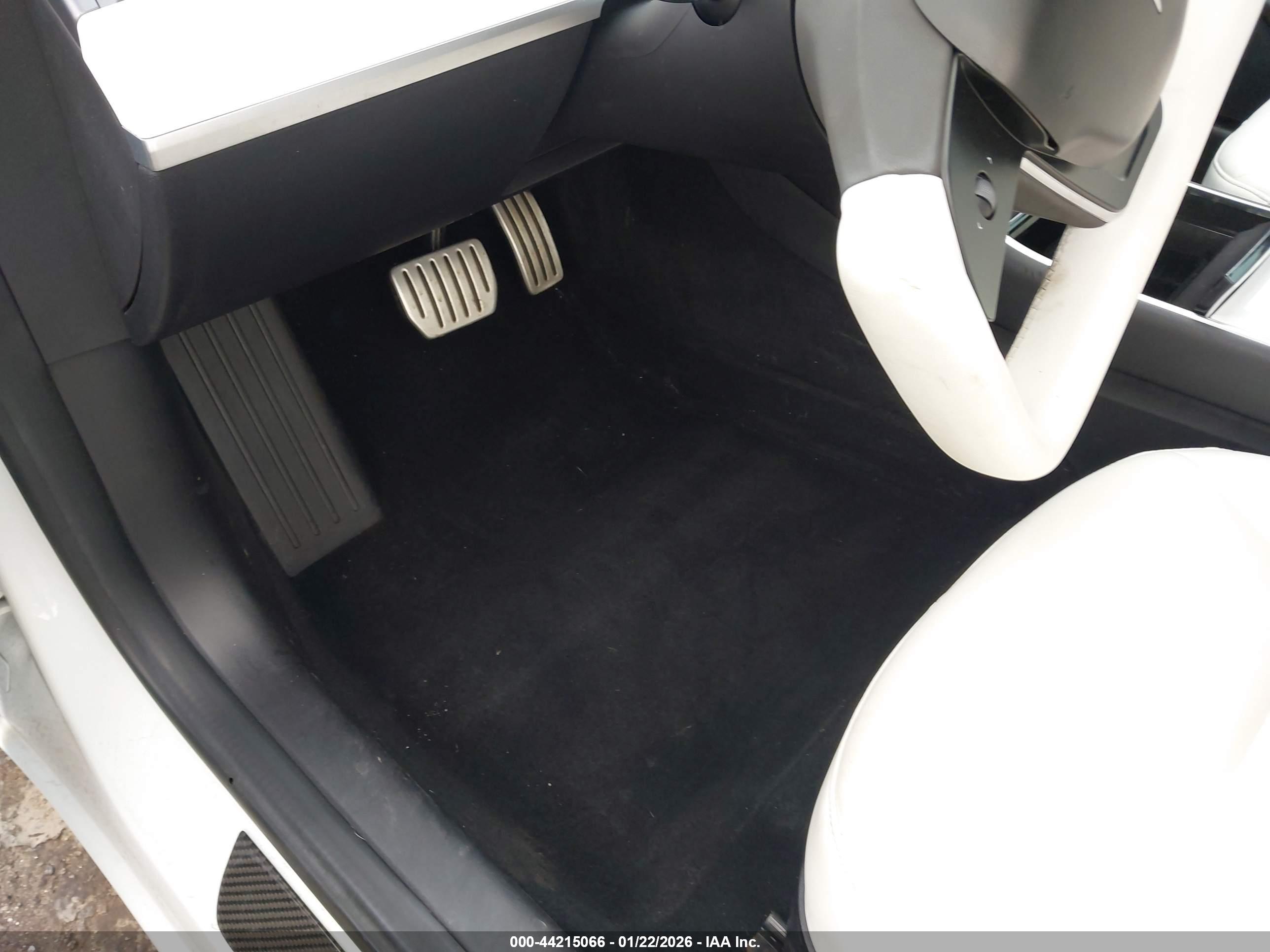 TESLA MODEL image 6