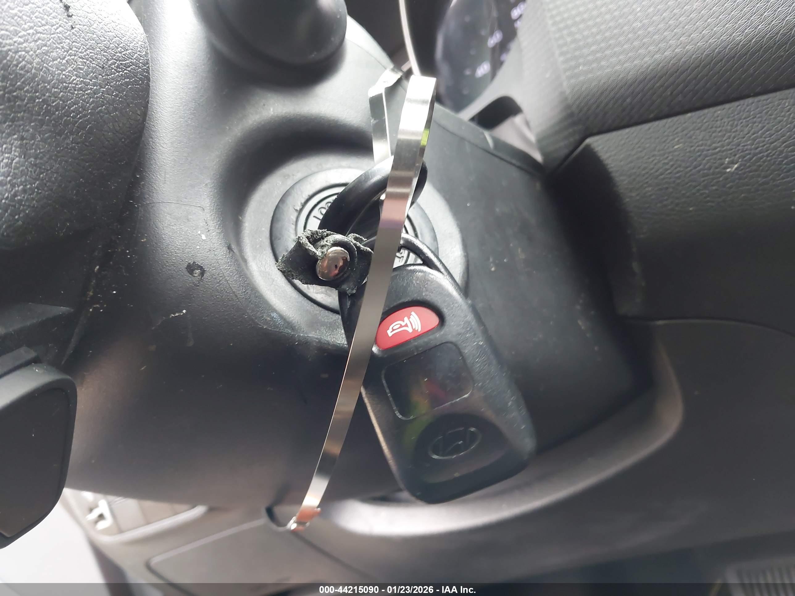 HYUNDAI VELOSTER image 11