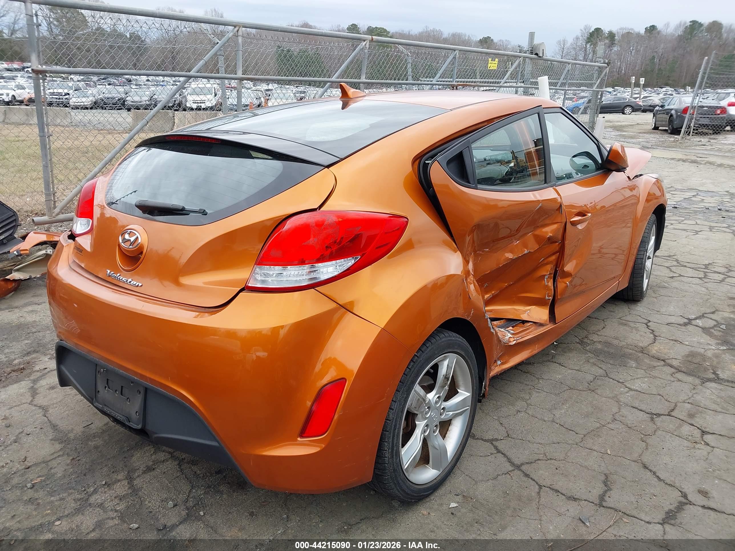 HYUNDAI VELOSTER image 4