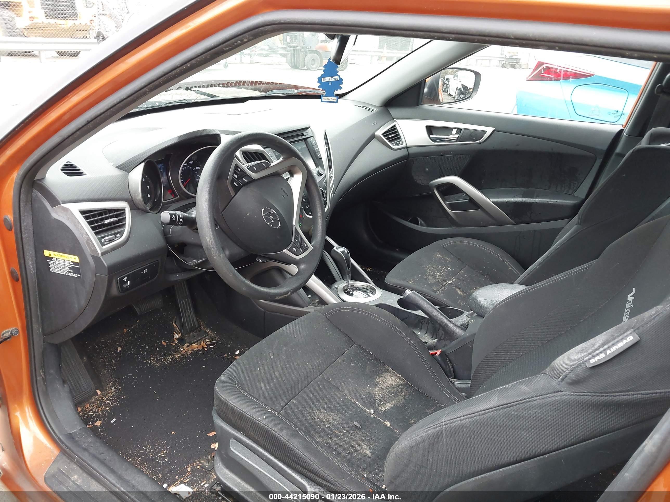 HYUNDAI VELOSTER image 5