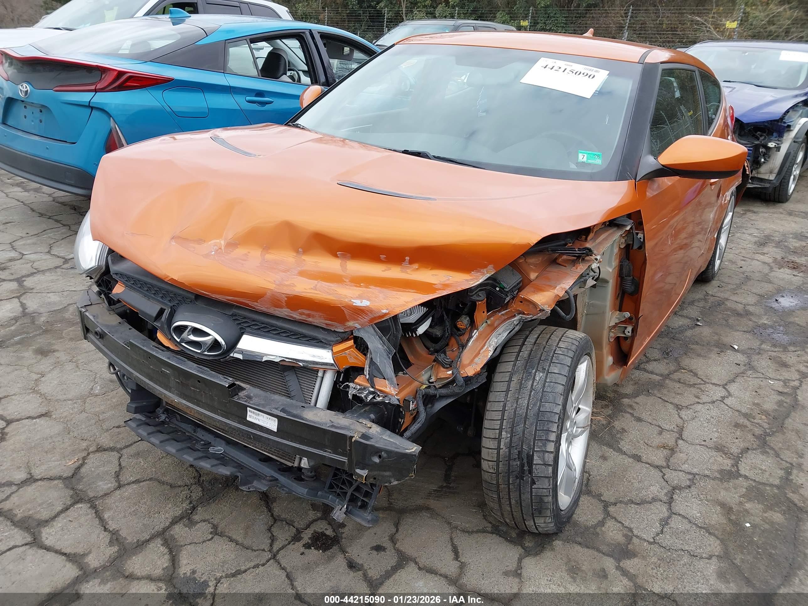 HYUNDAI VELOSTER image 6