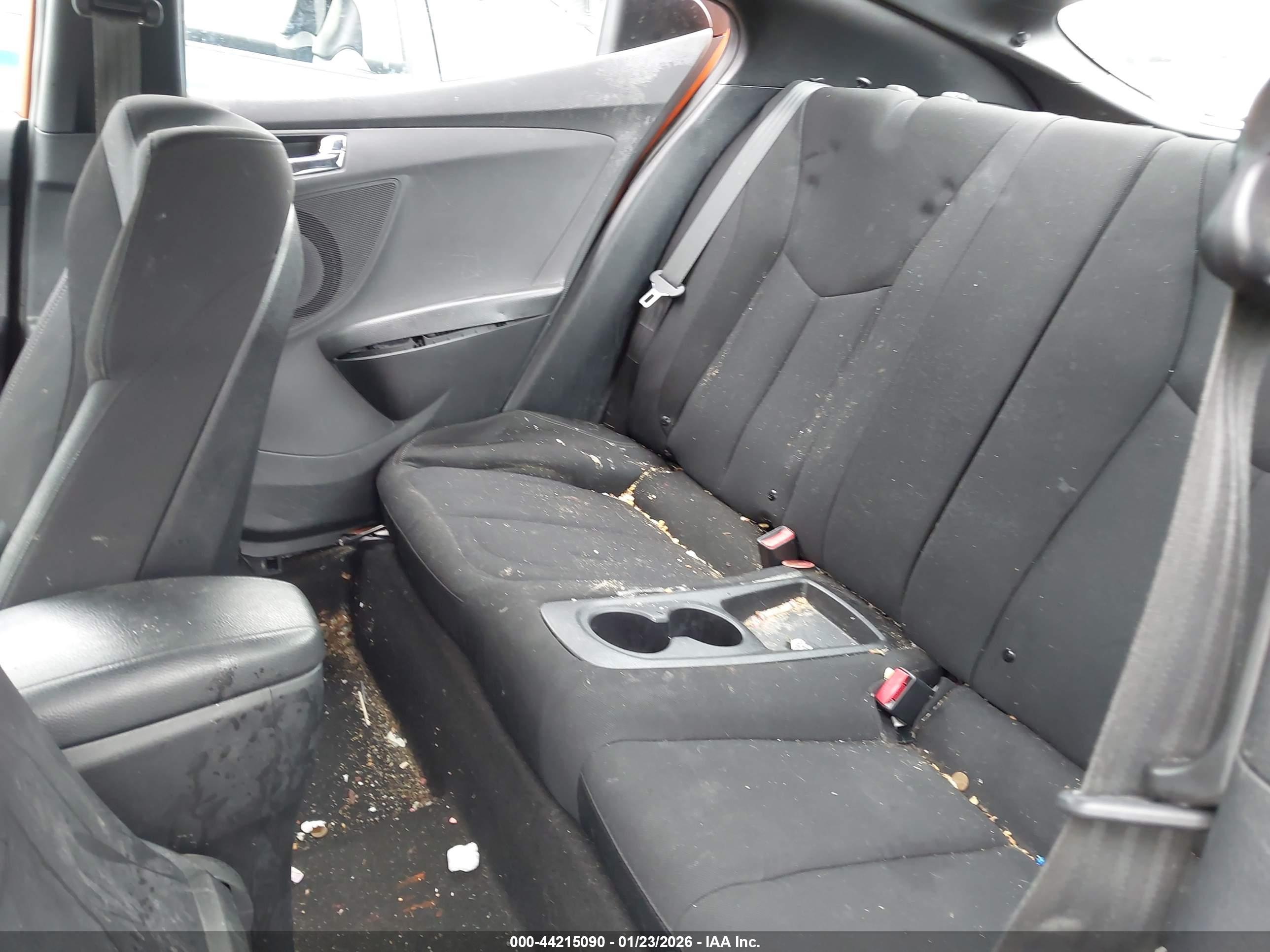 HYUNDAI VELOSTER image 8