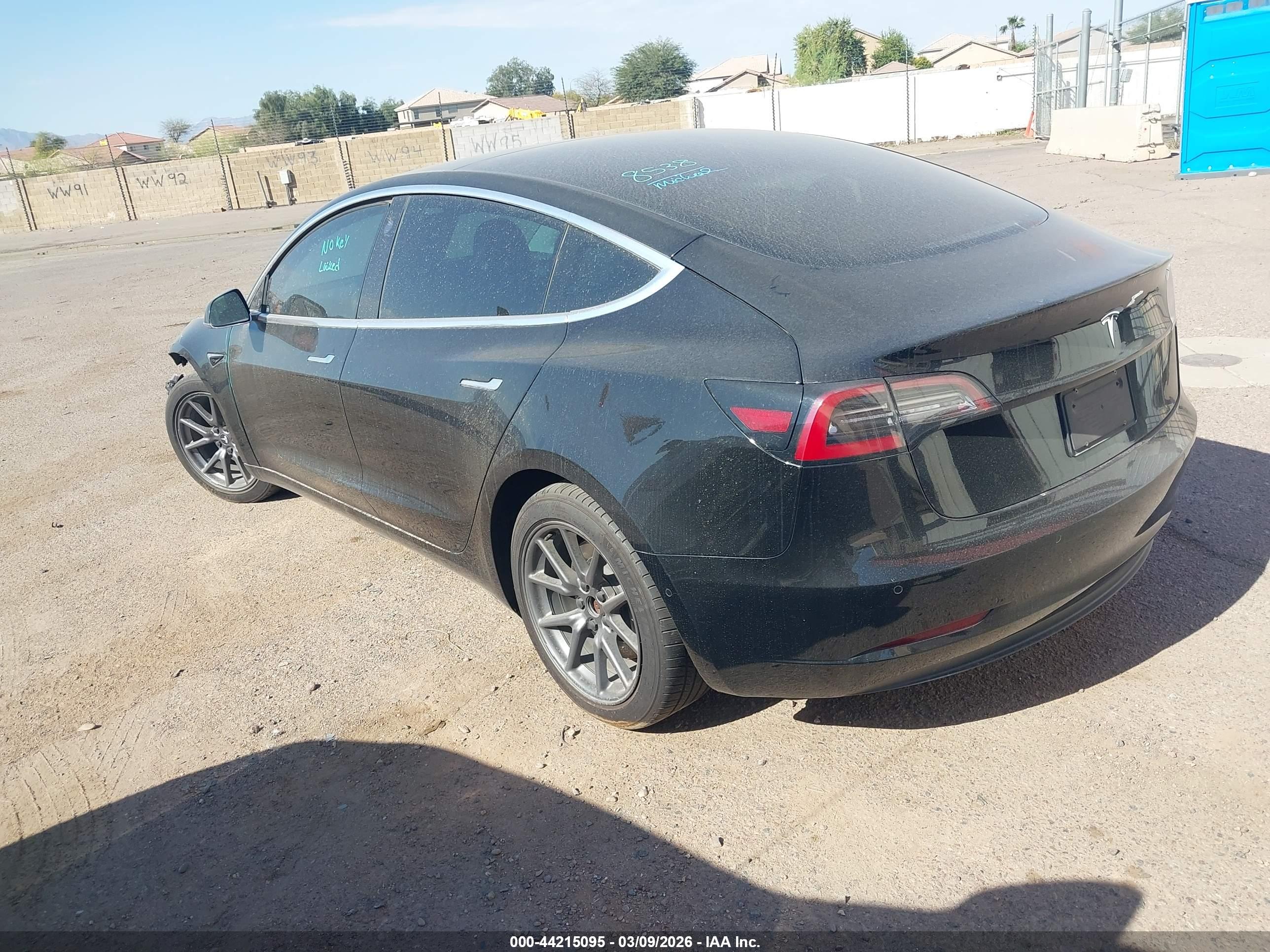 TESLA MODEL image 3