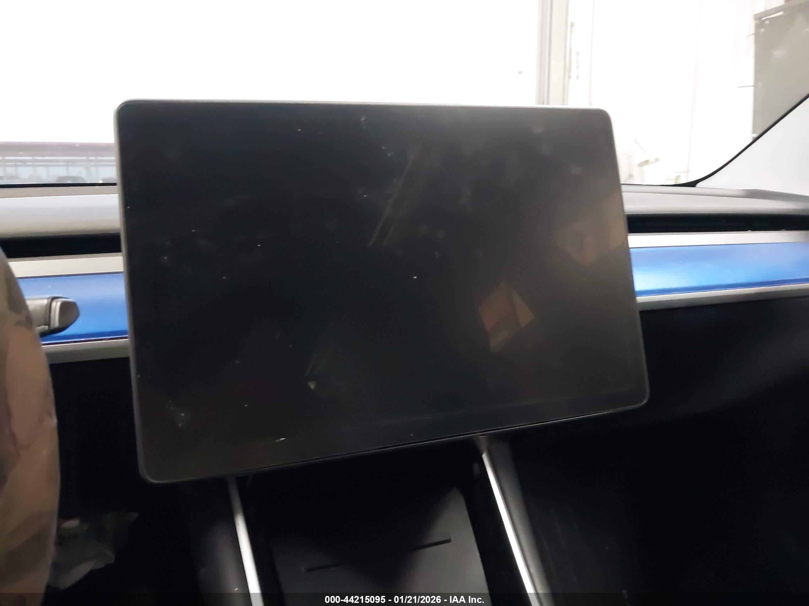 TESLA MODEL image 7