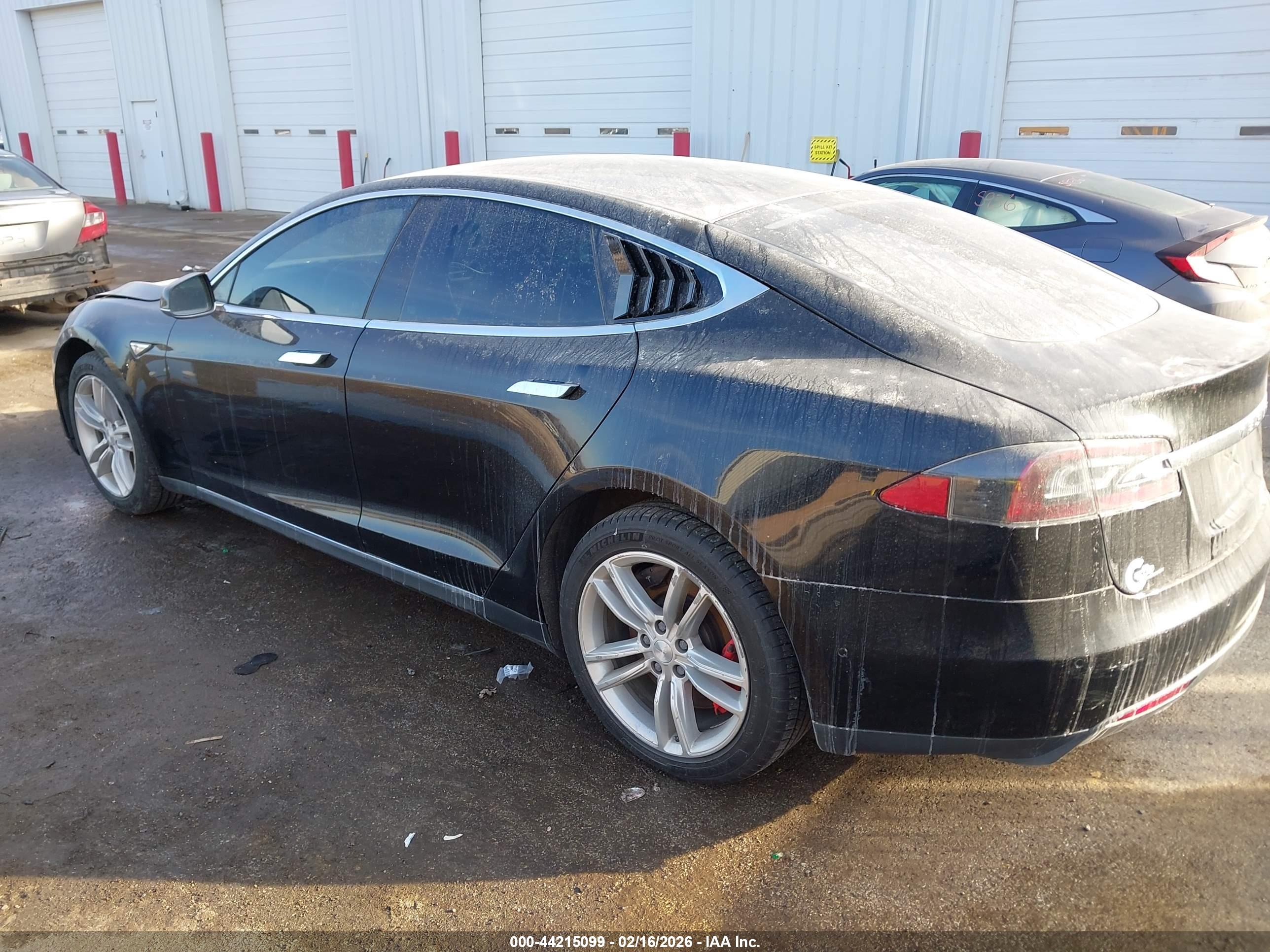 TESLA MODEL image 3
