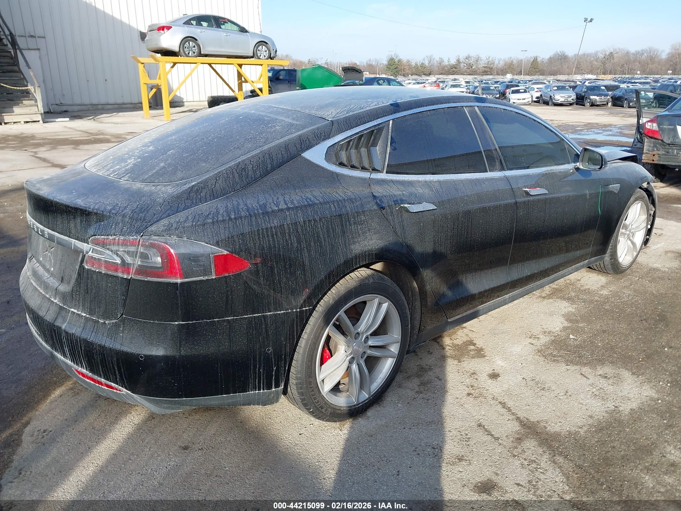 TESLA MODEL image 4