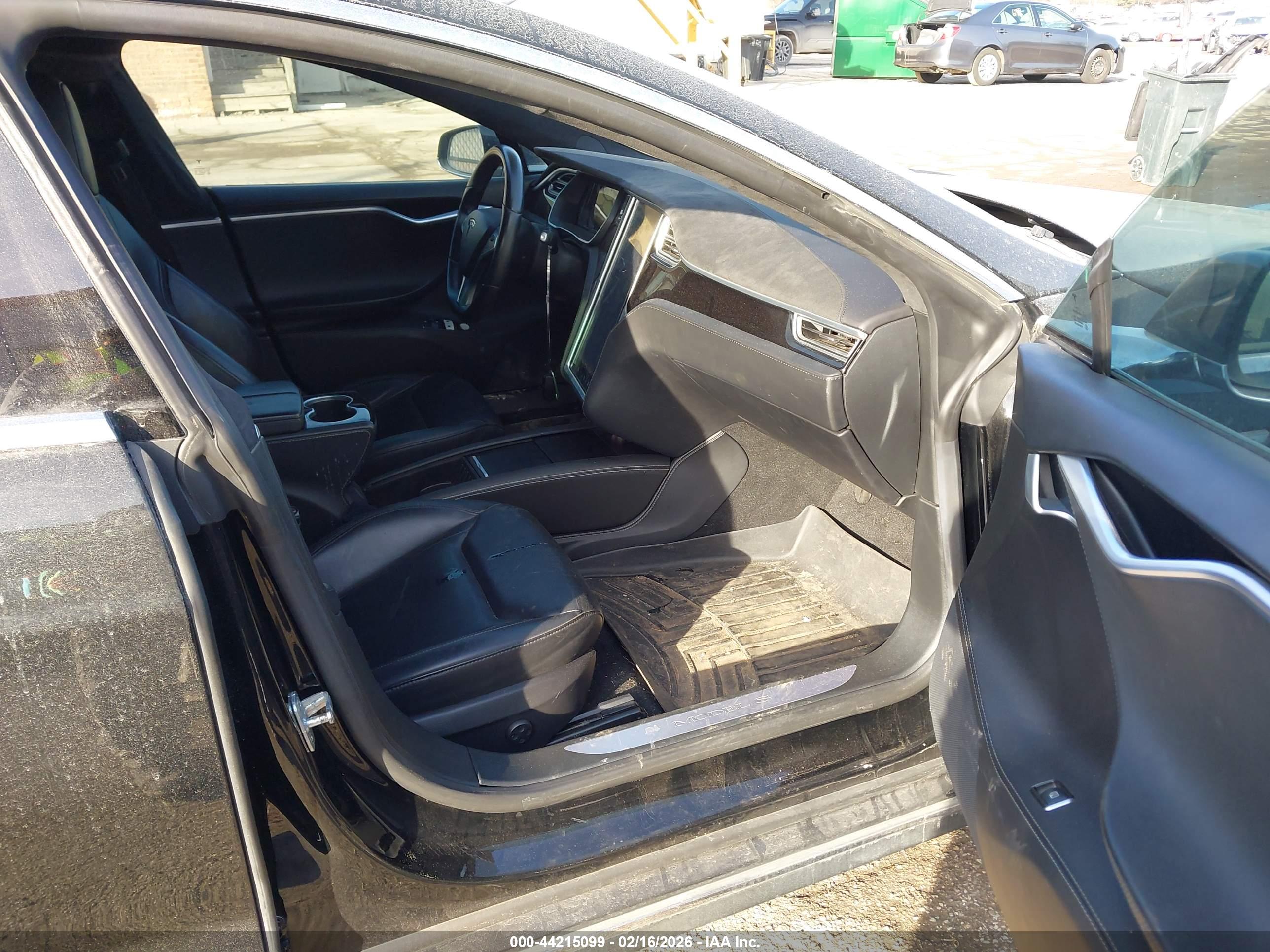 TESLA MODEL image 5
