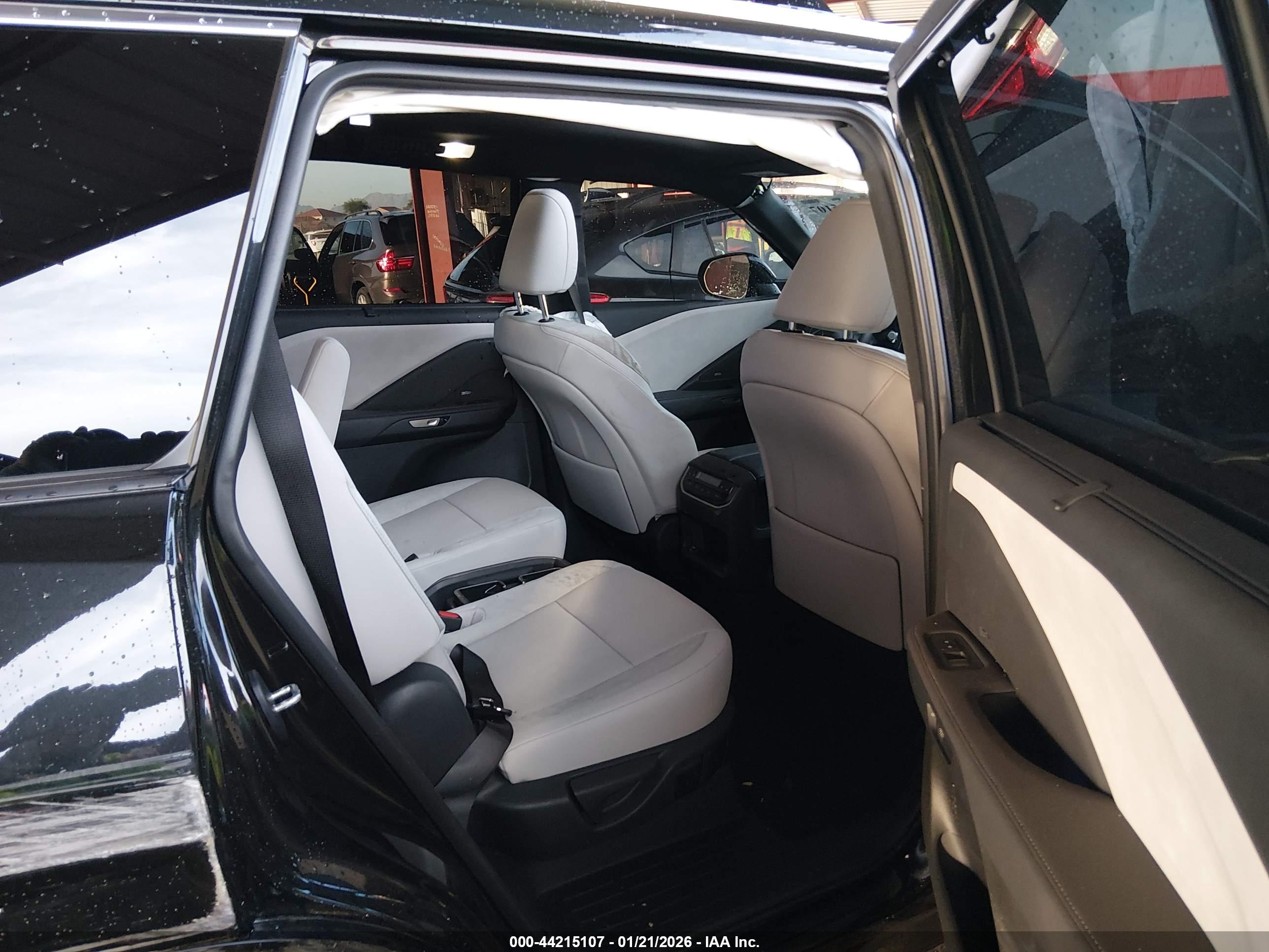 LEXUS TX image 8