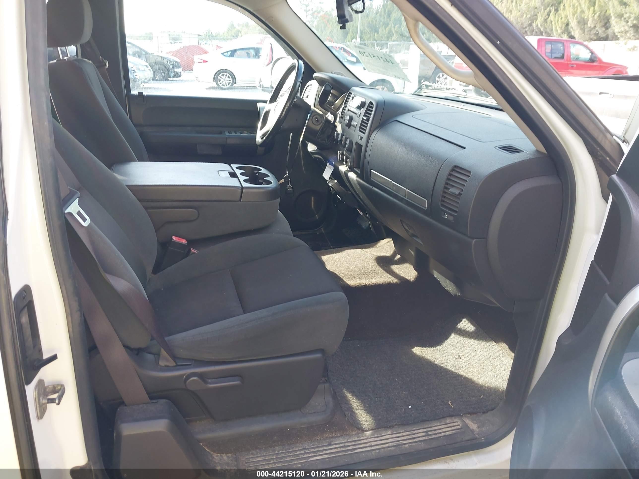 CHEVROLET SILVERADO image 5