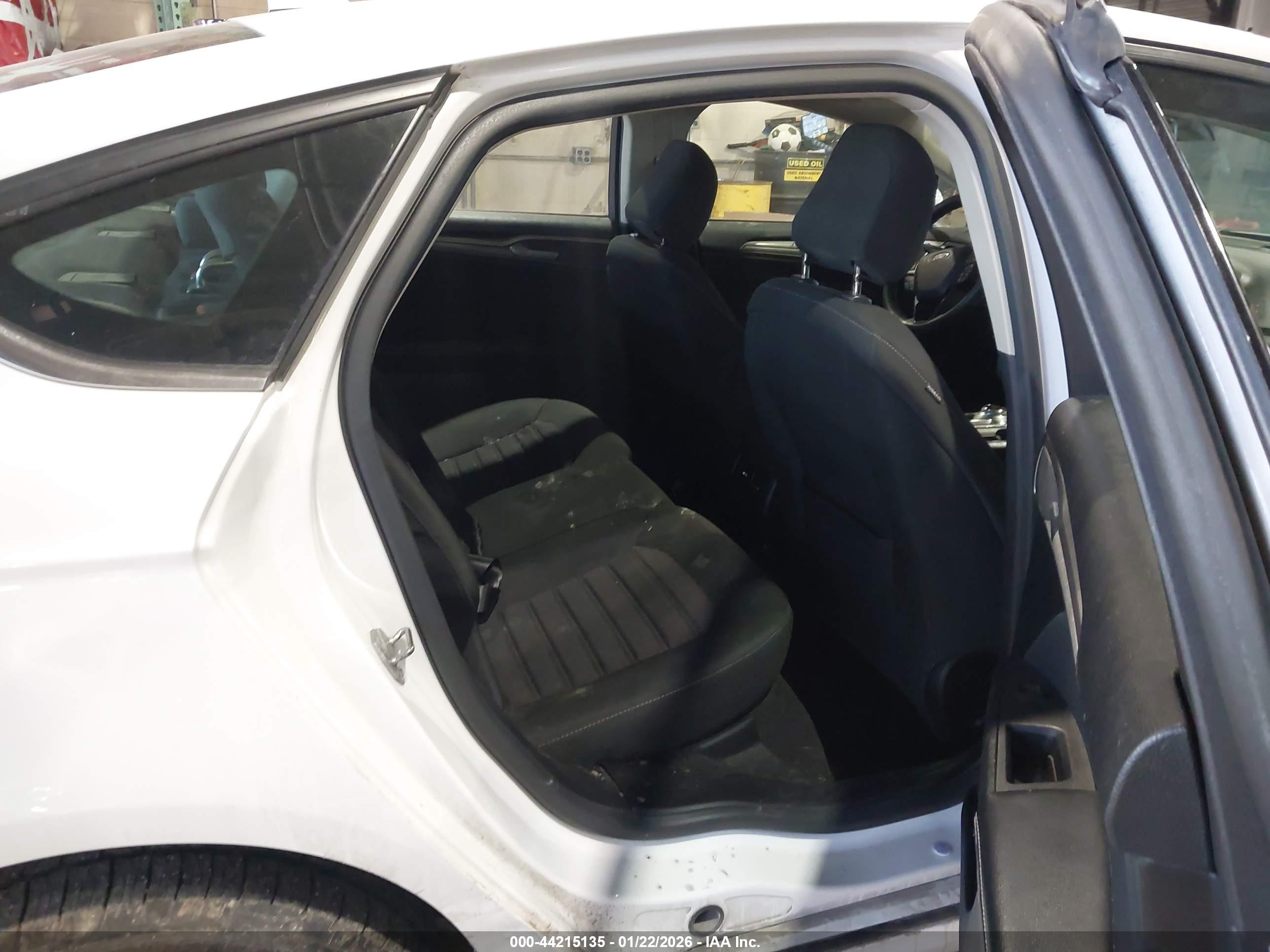 FORD FUSION image 8