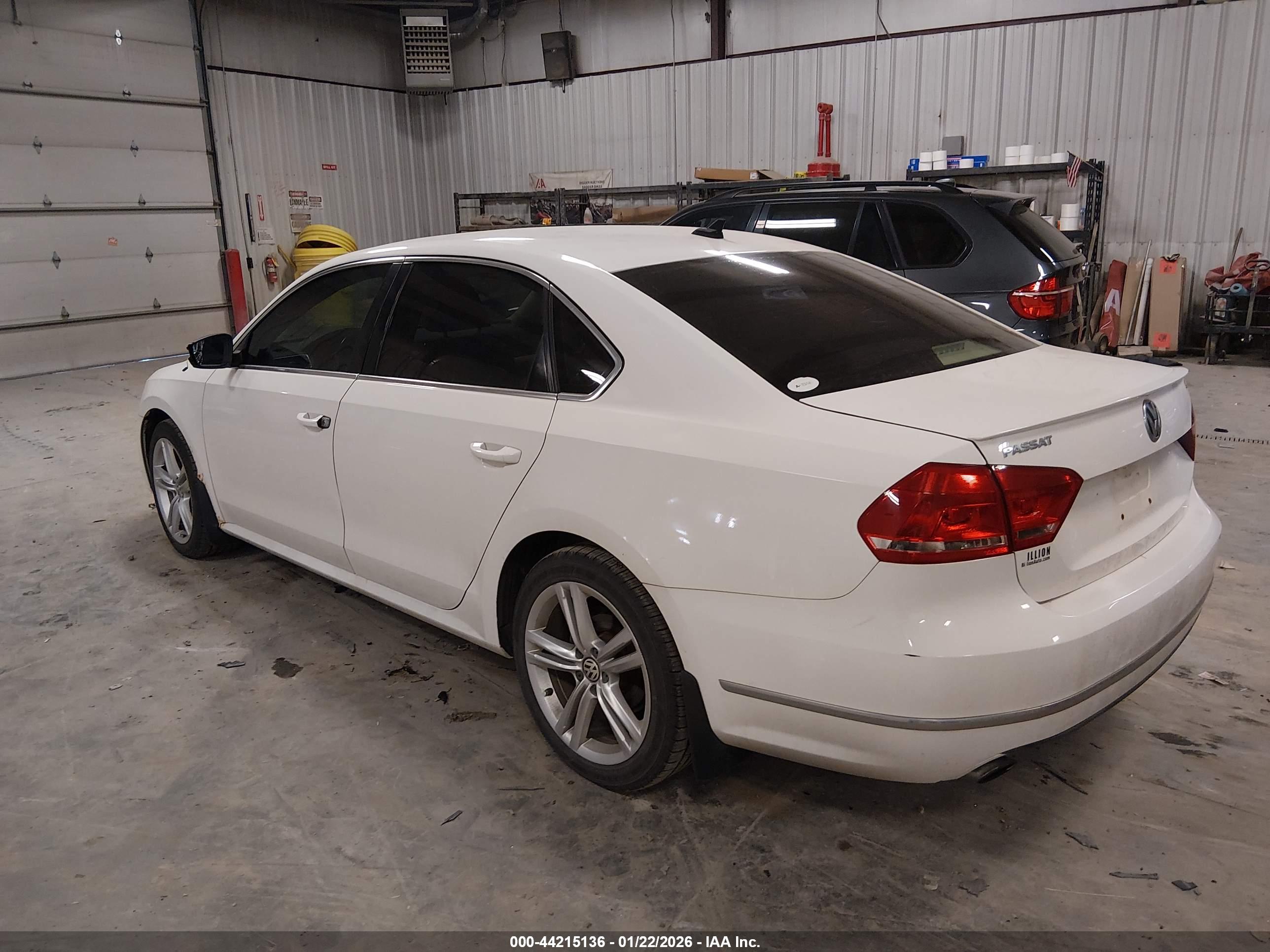 VOLKSWAGEN PASSAT image 3
