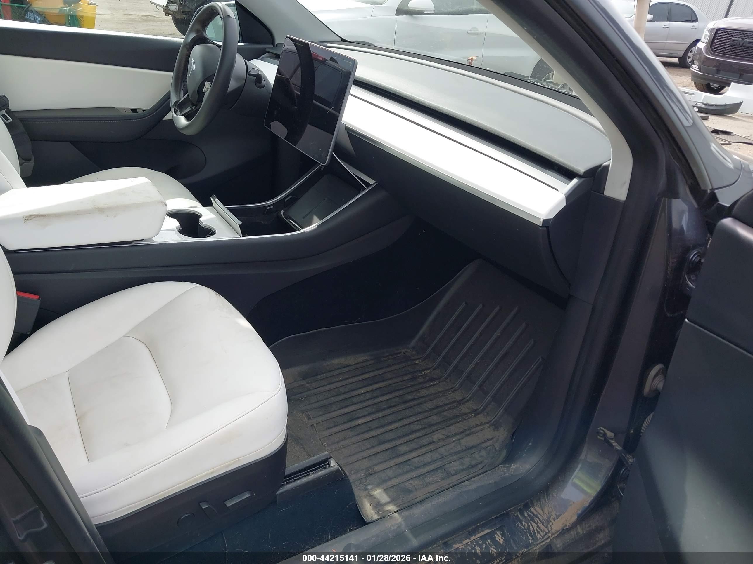 TESLA MODEL image 5