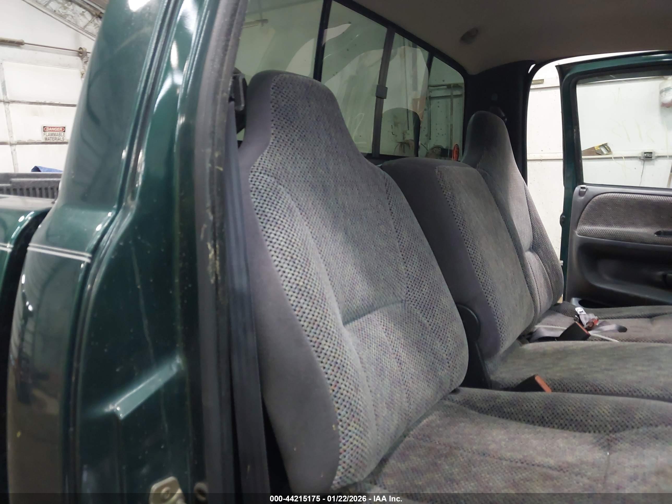DODGE RAM image 8