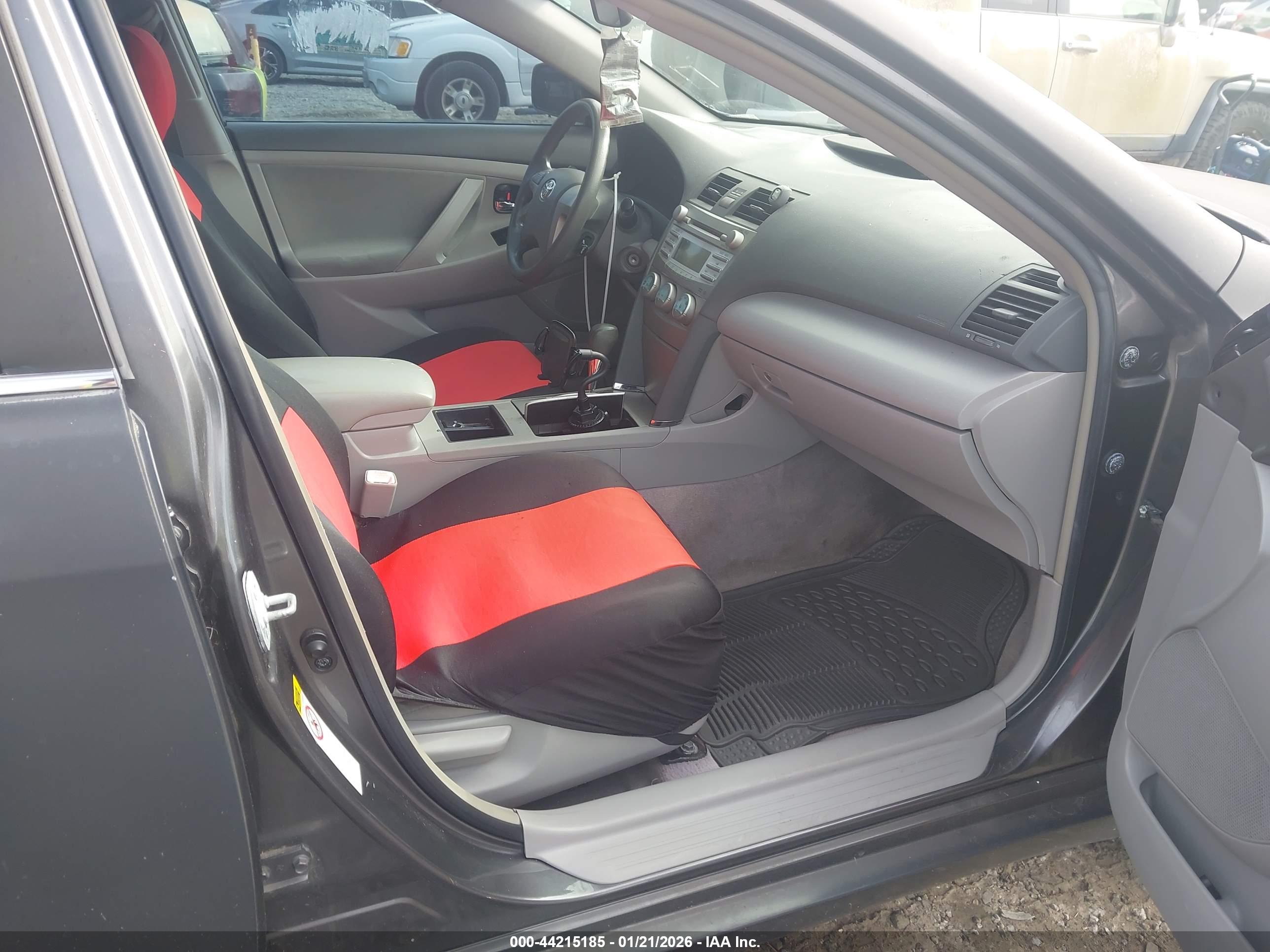 TOYOTA CAMRY image 5