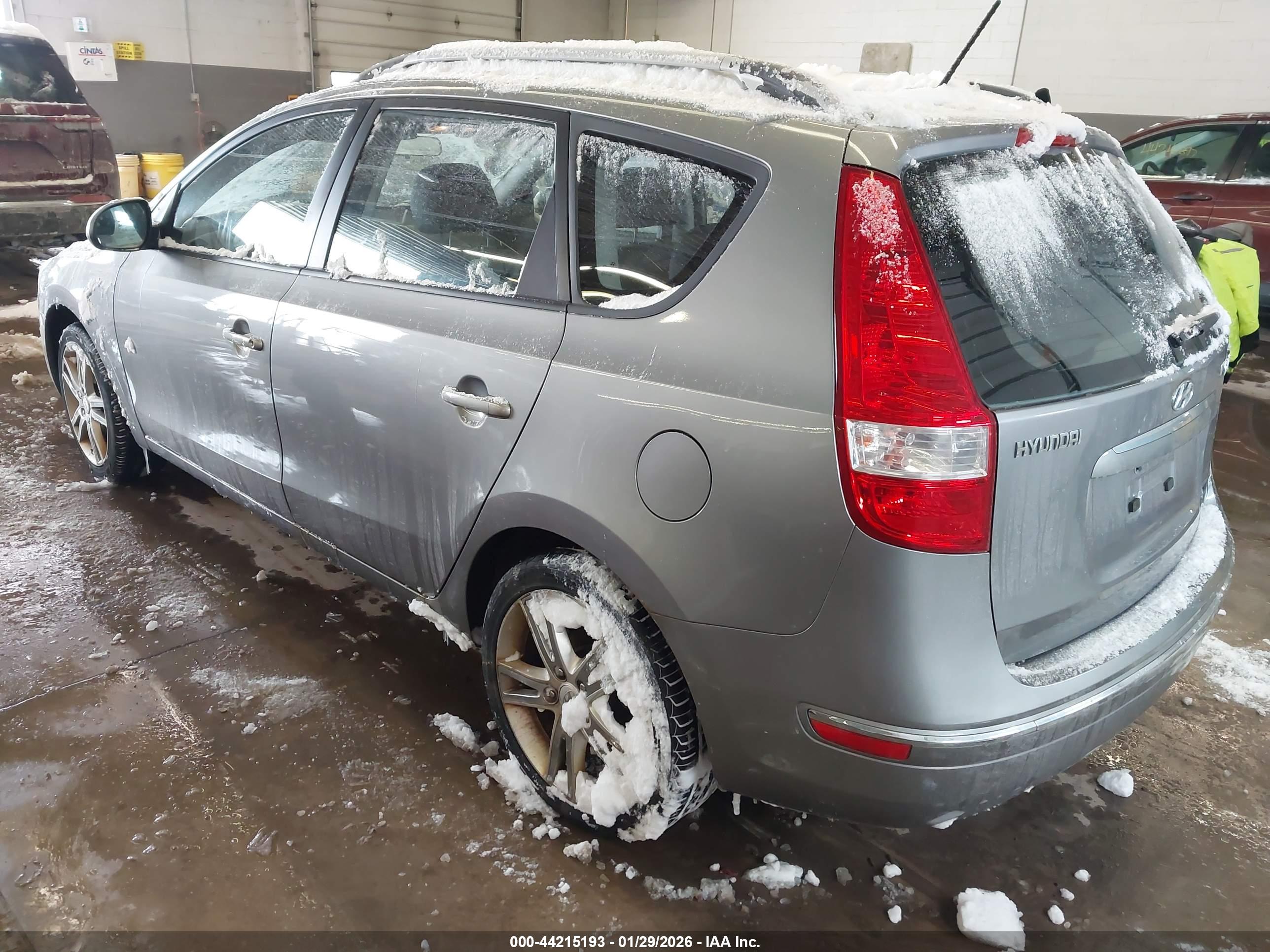 HYUNDAI ELANTRA image 3