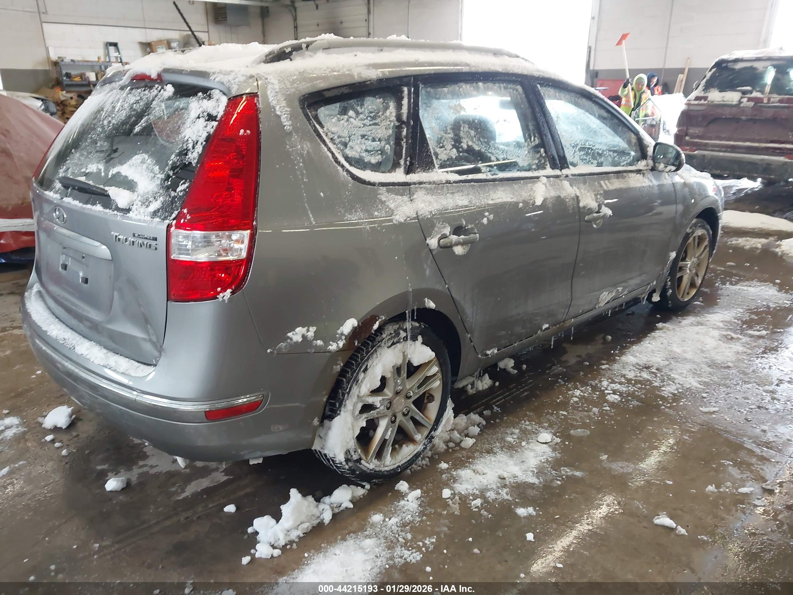 HYUNDAI ELANTRA image 4