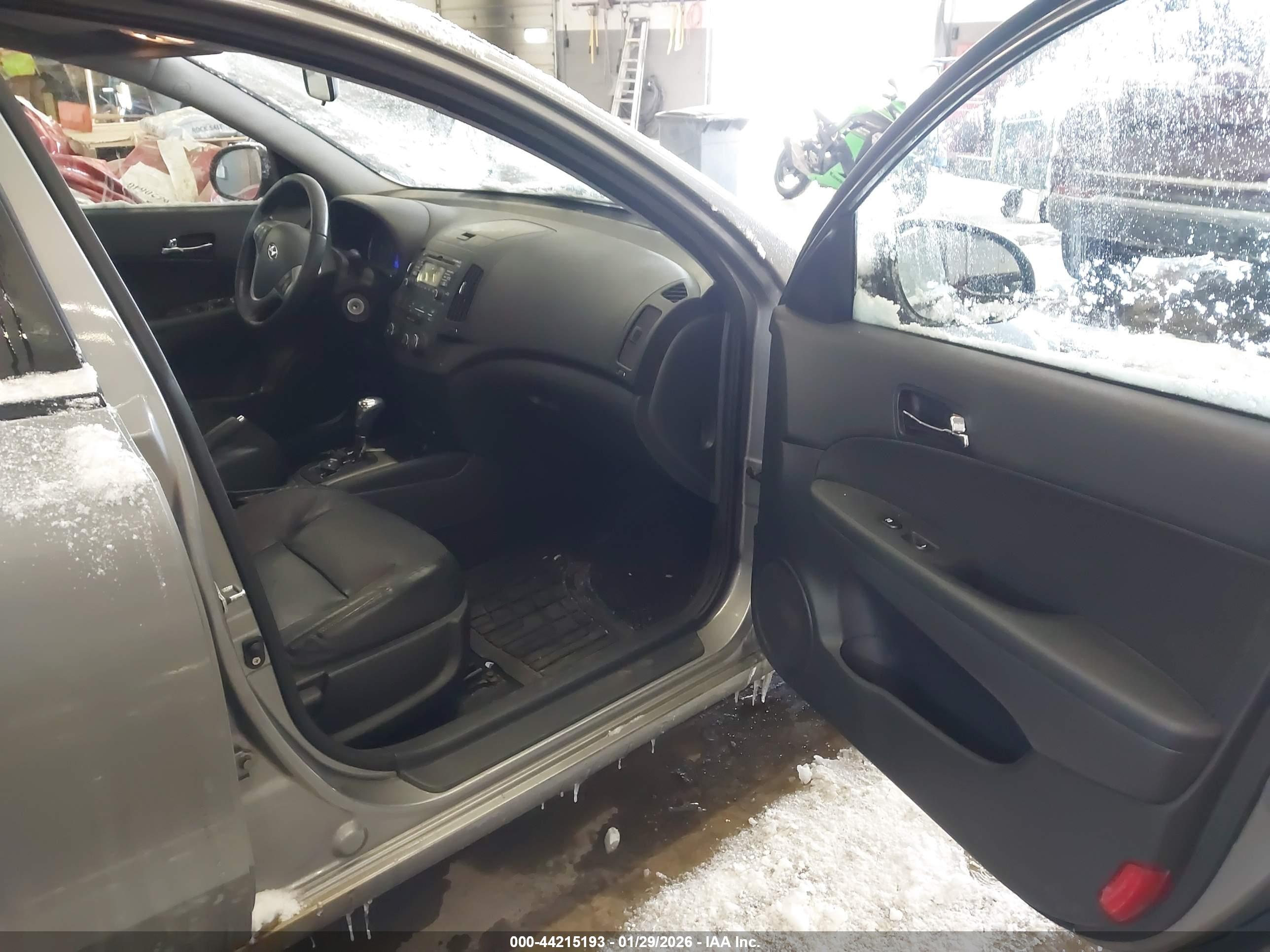 HYUNDAI ELANTRA image 5