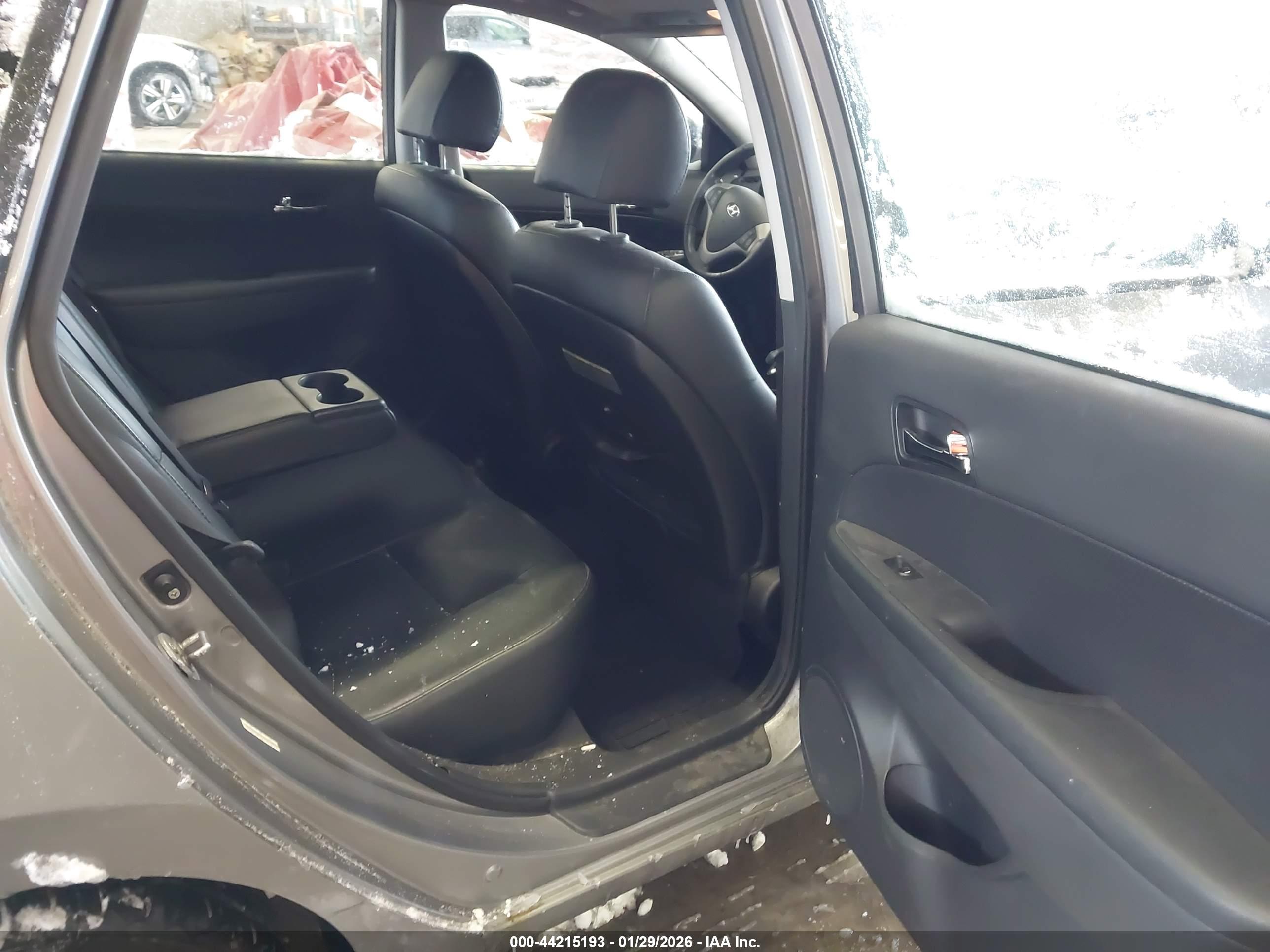 HYUNDAI ELANTRA image 8