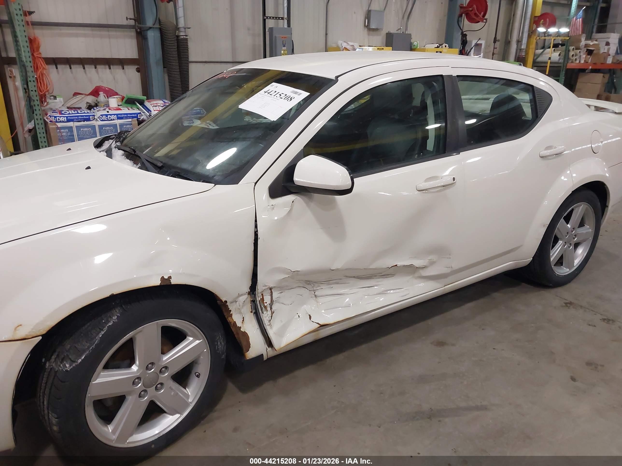 DODGE AVENGER image 6
