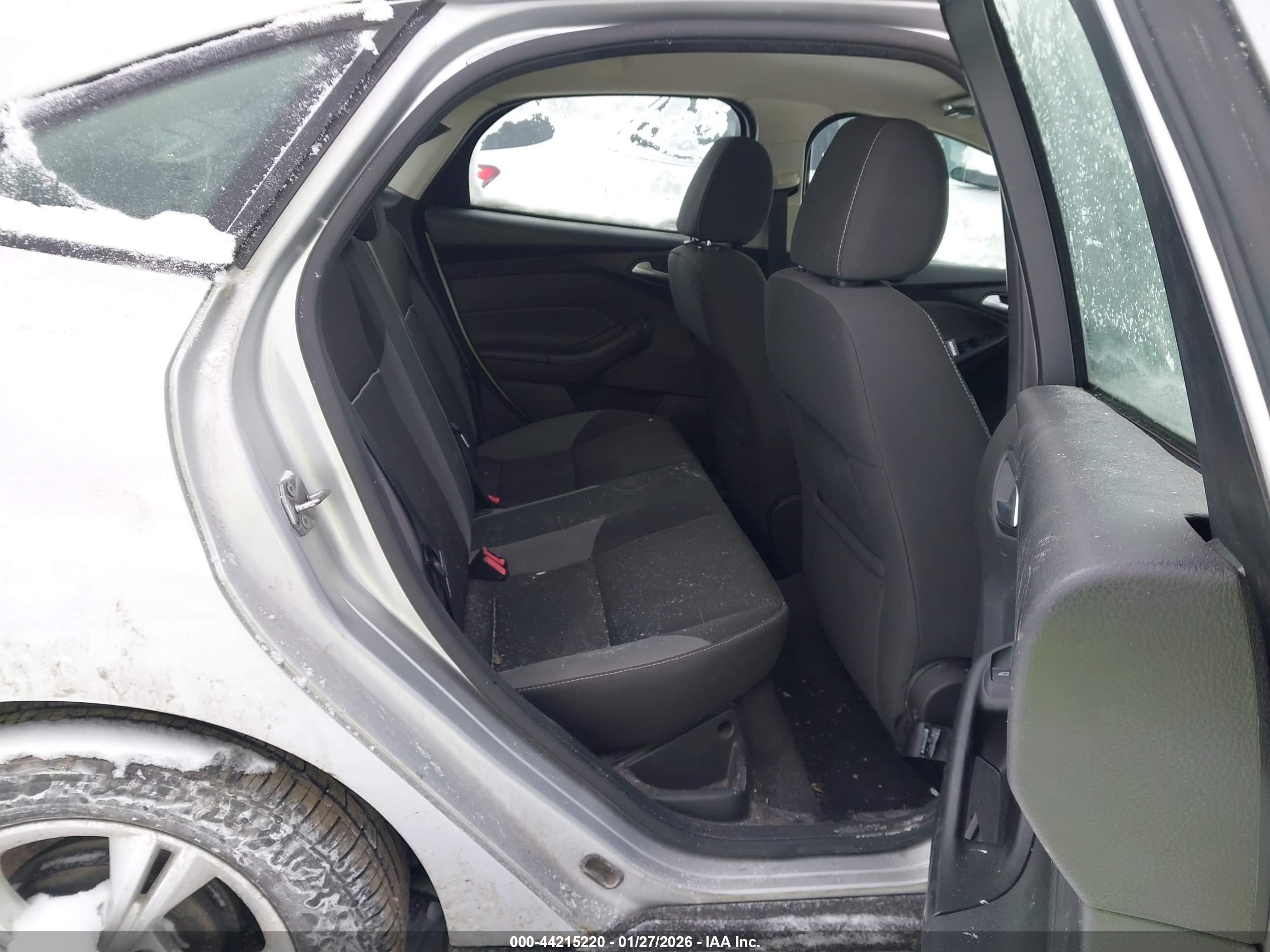 FORD FOCUS image 8